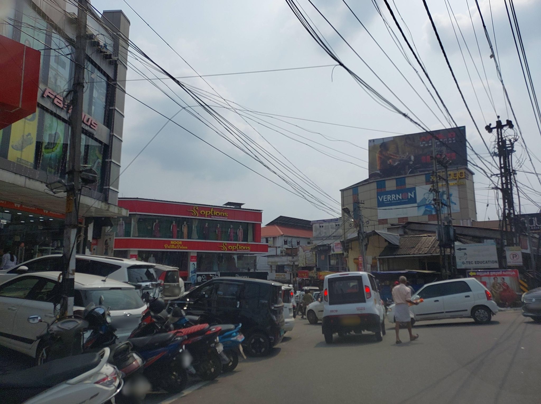 Street view of Perumpāvūr