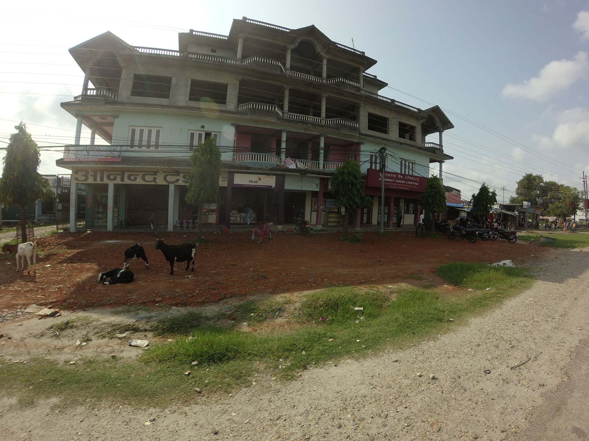 Street view of Ṭikāpur
