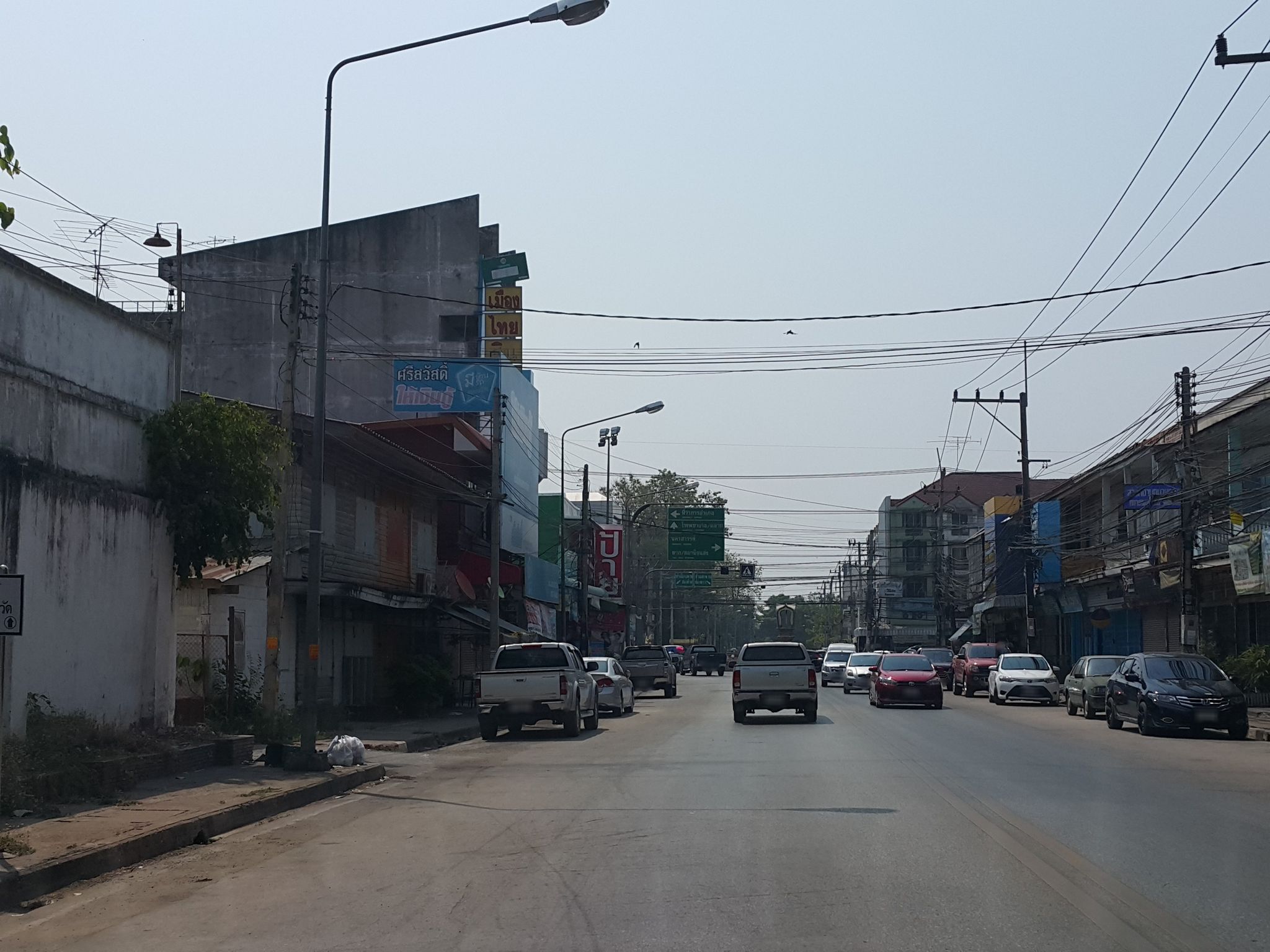 Street view of Kamphaeng Phet
