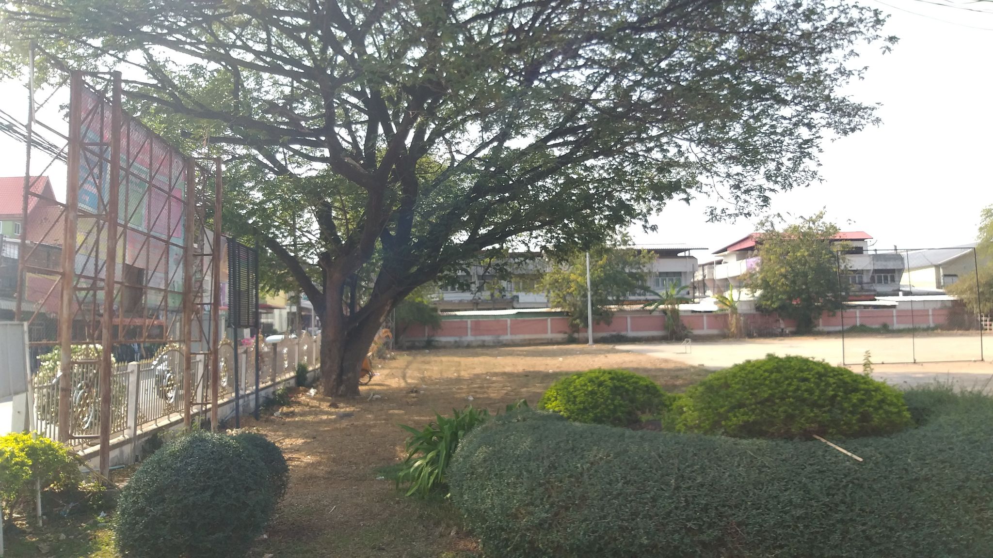 Street view of Ban Dung