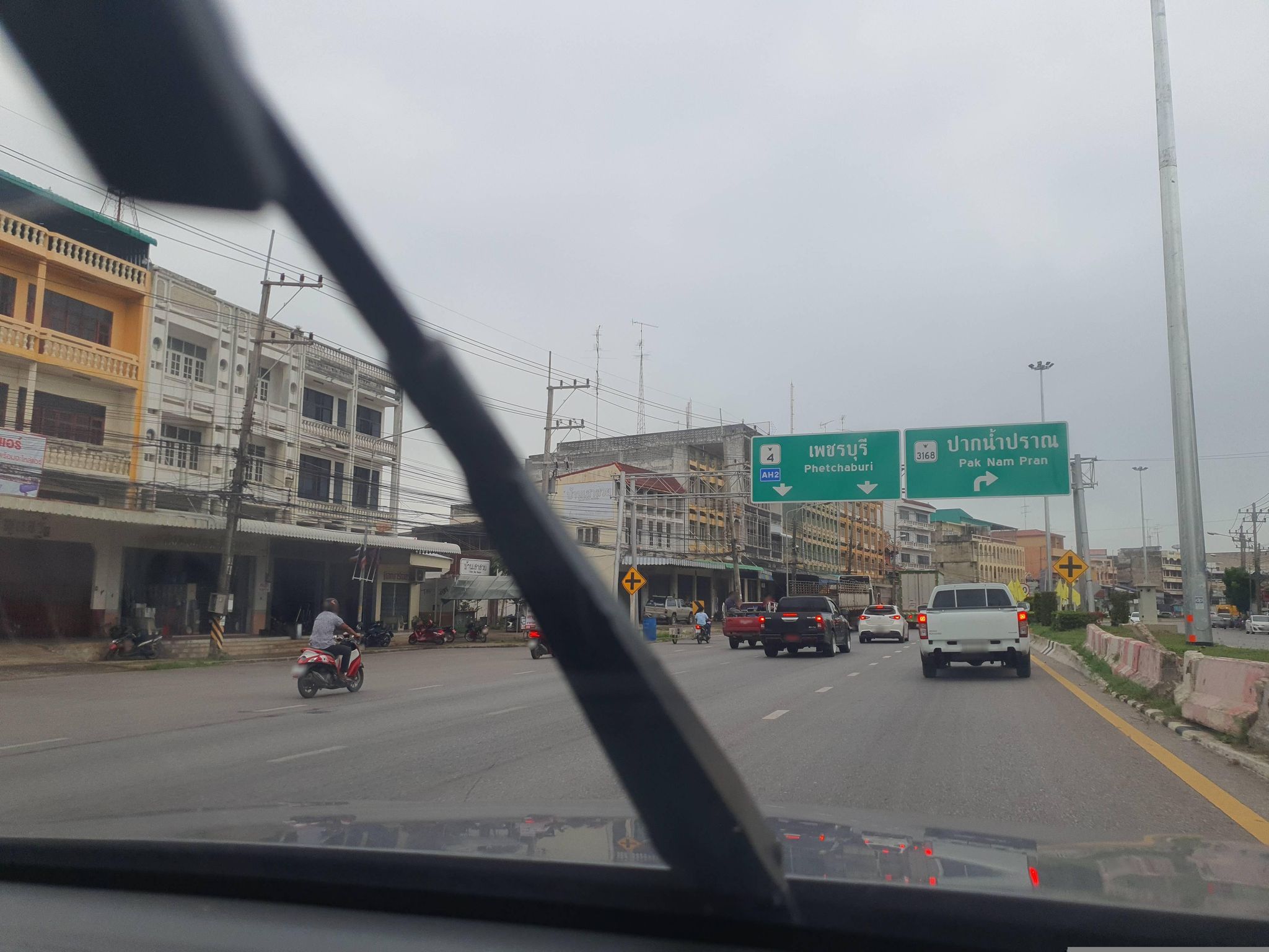 Street view of Pran Buri