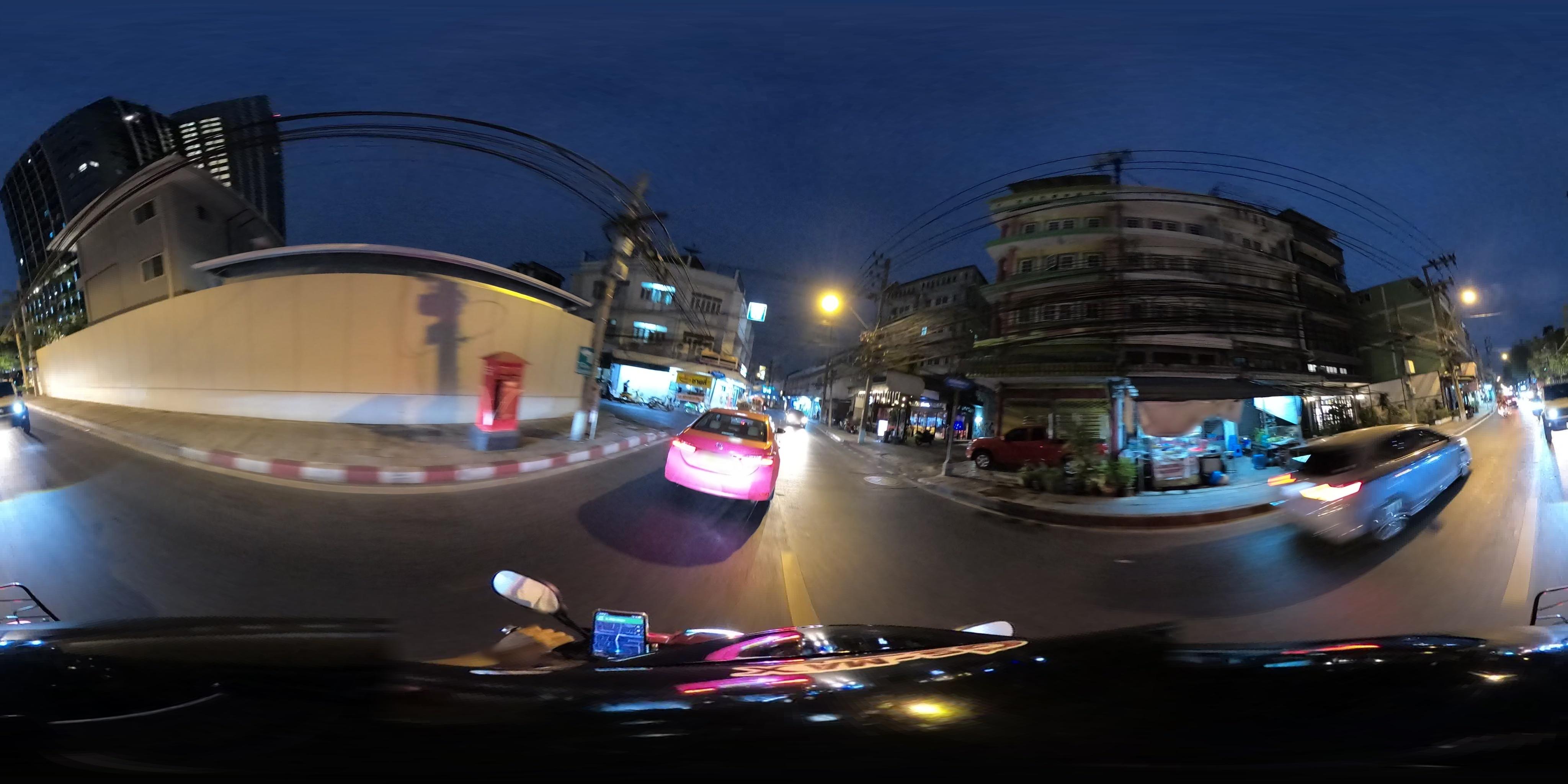 Street view of Din Daeng