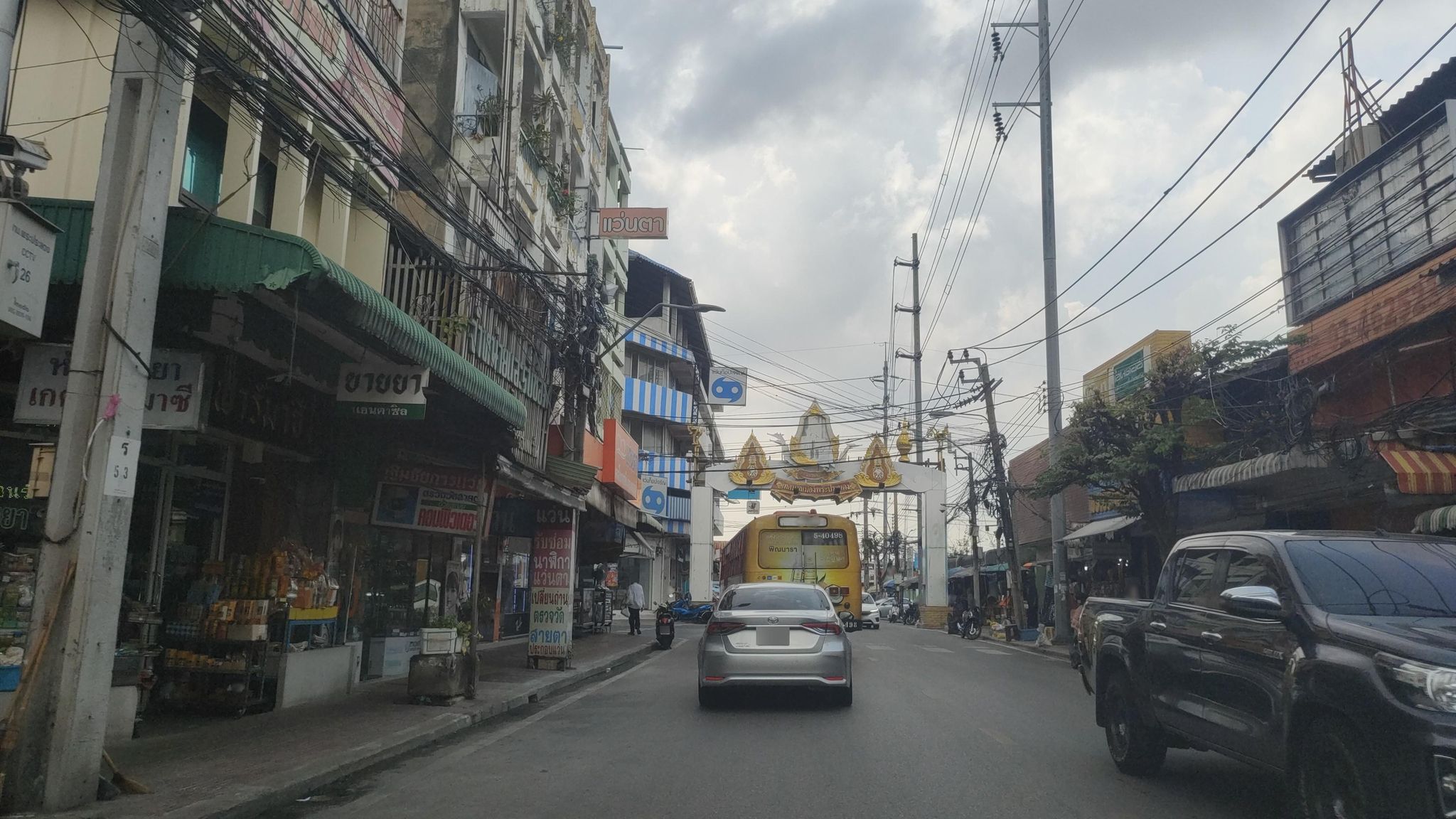 Street view of Phra Pradaeng