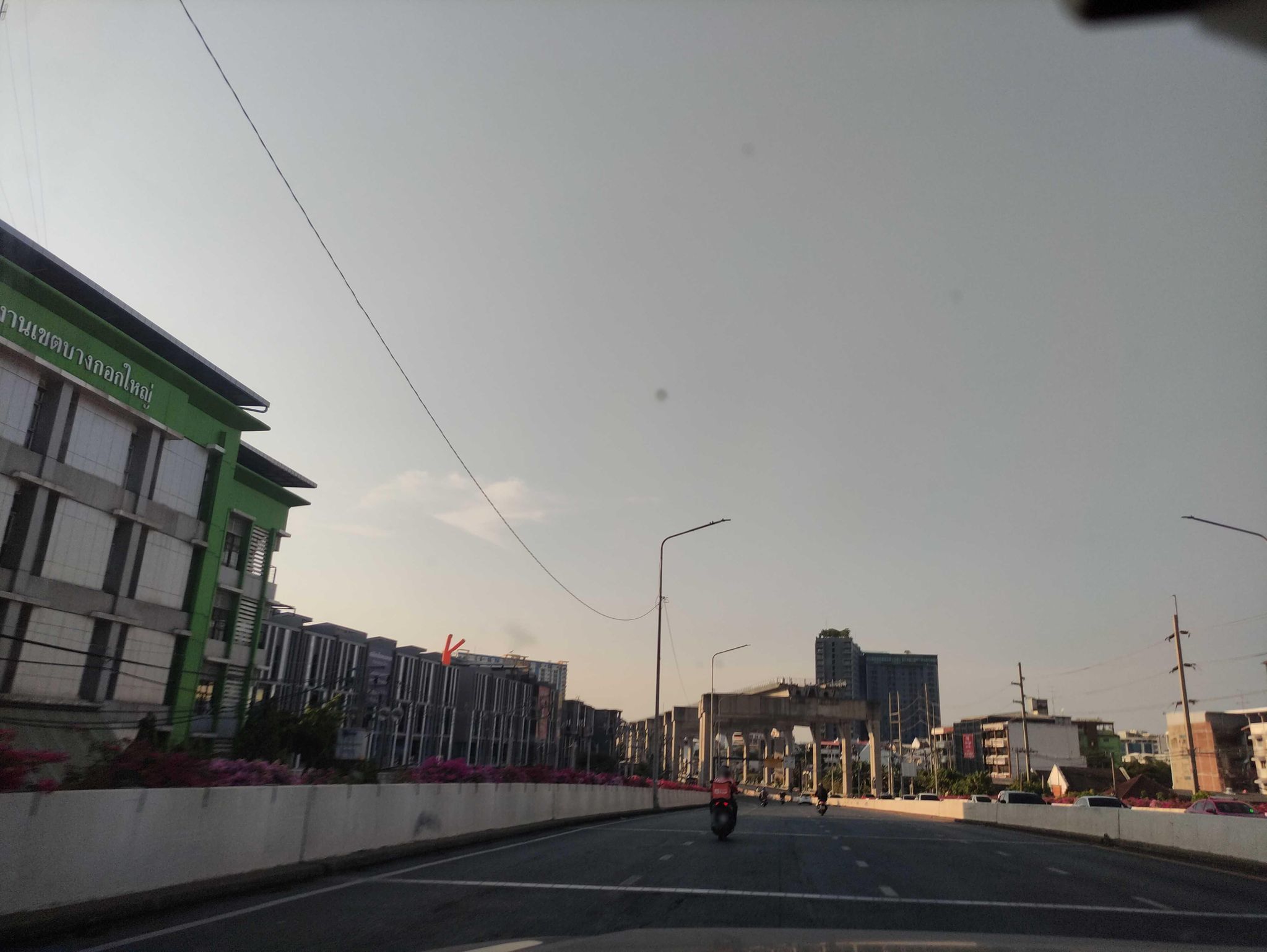 Street view of Bangkok Yai