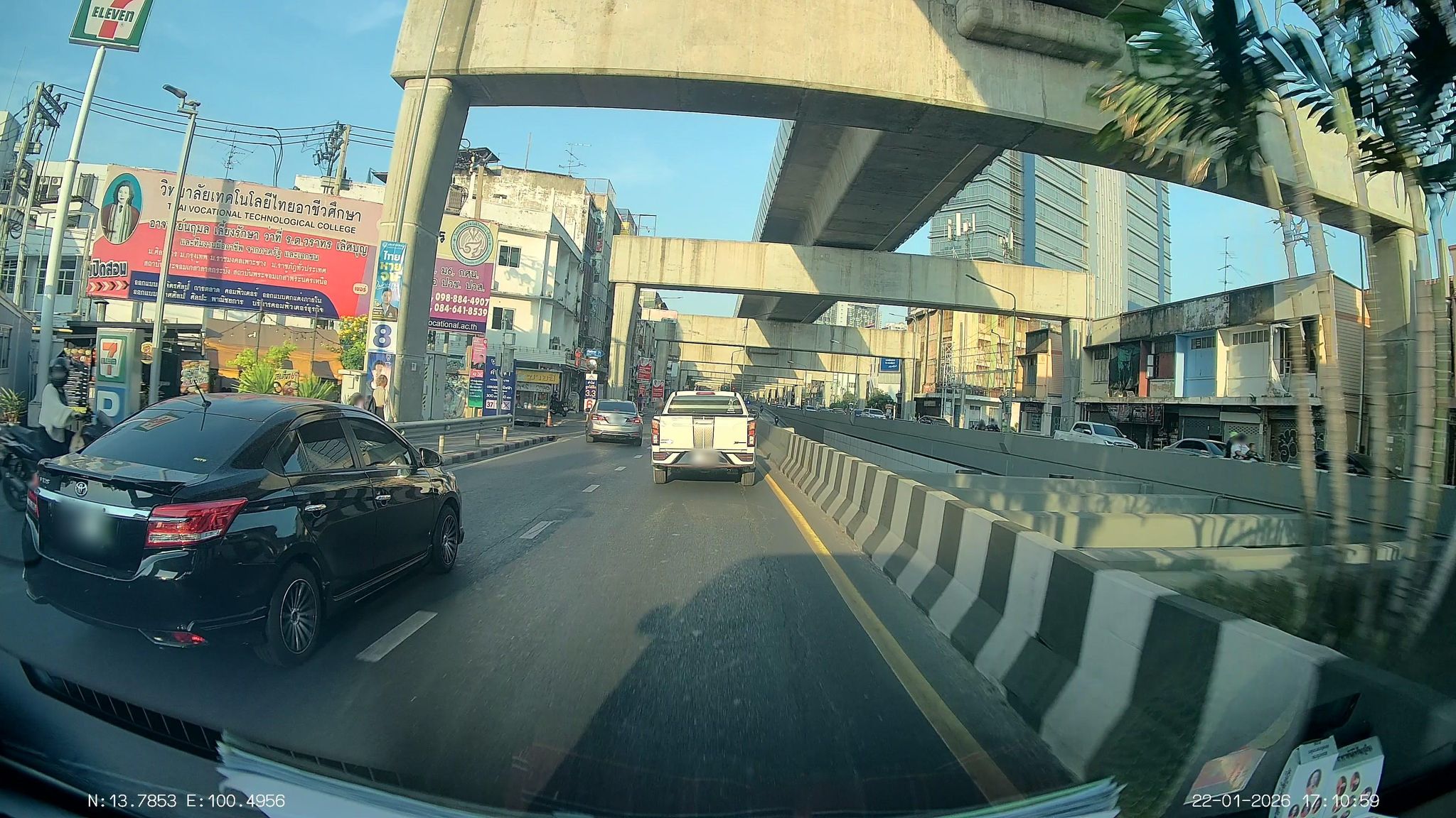Street view of Khwaeng Bang Plat