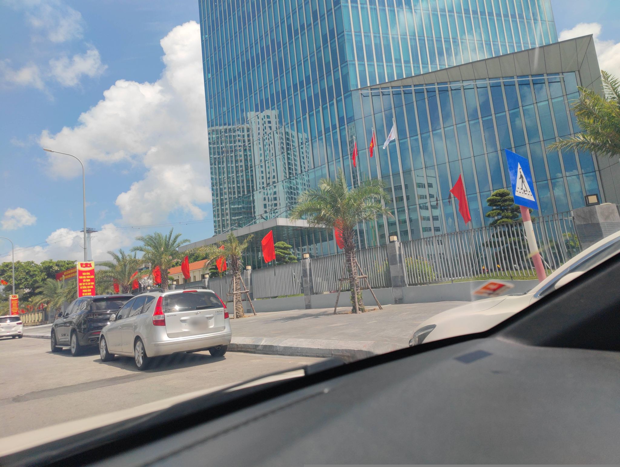 Street view of Hạ Long