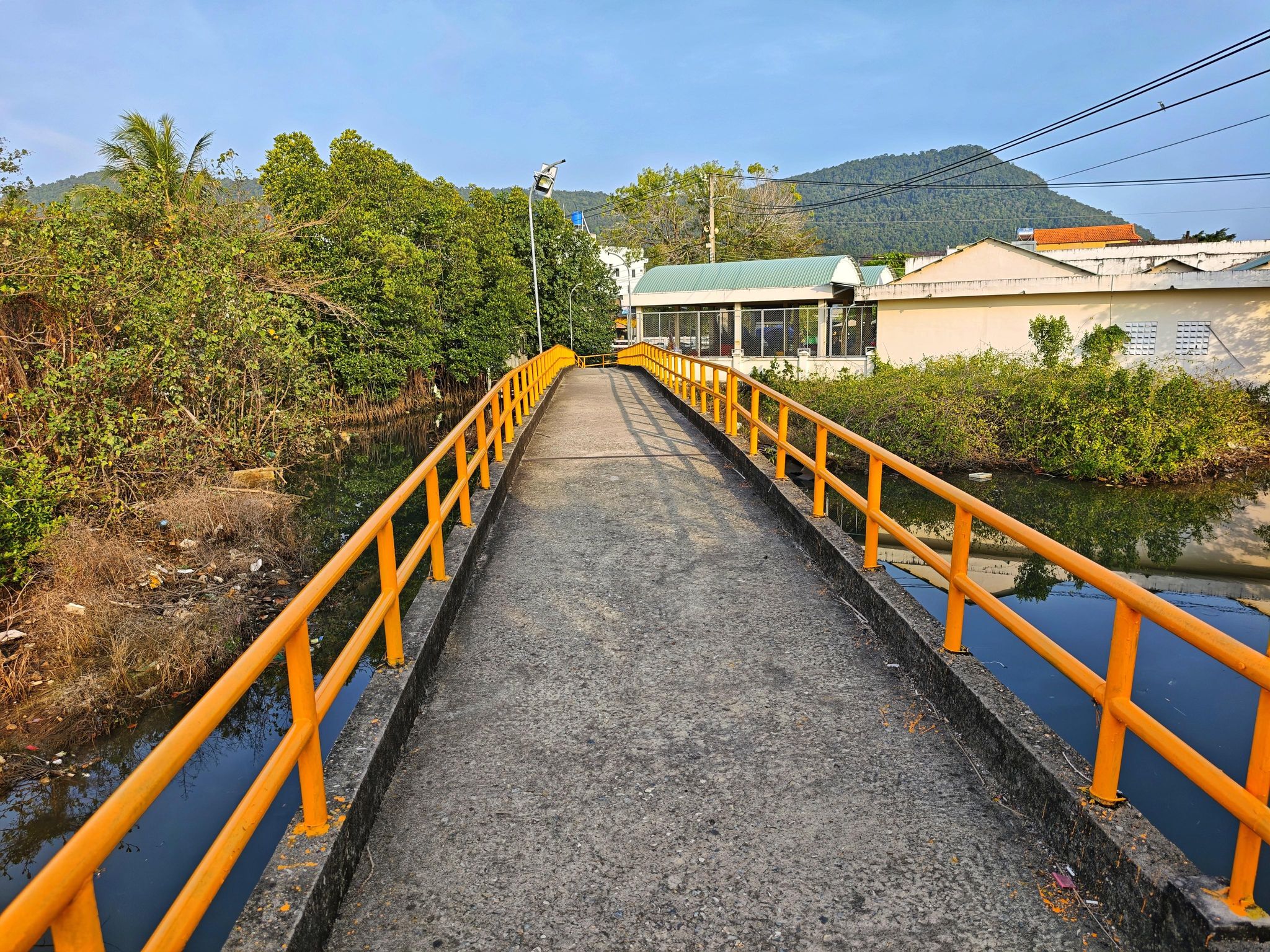Street view of Hàm Ninh