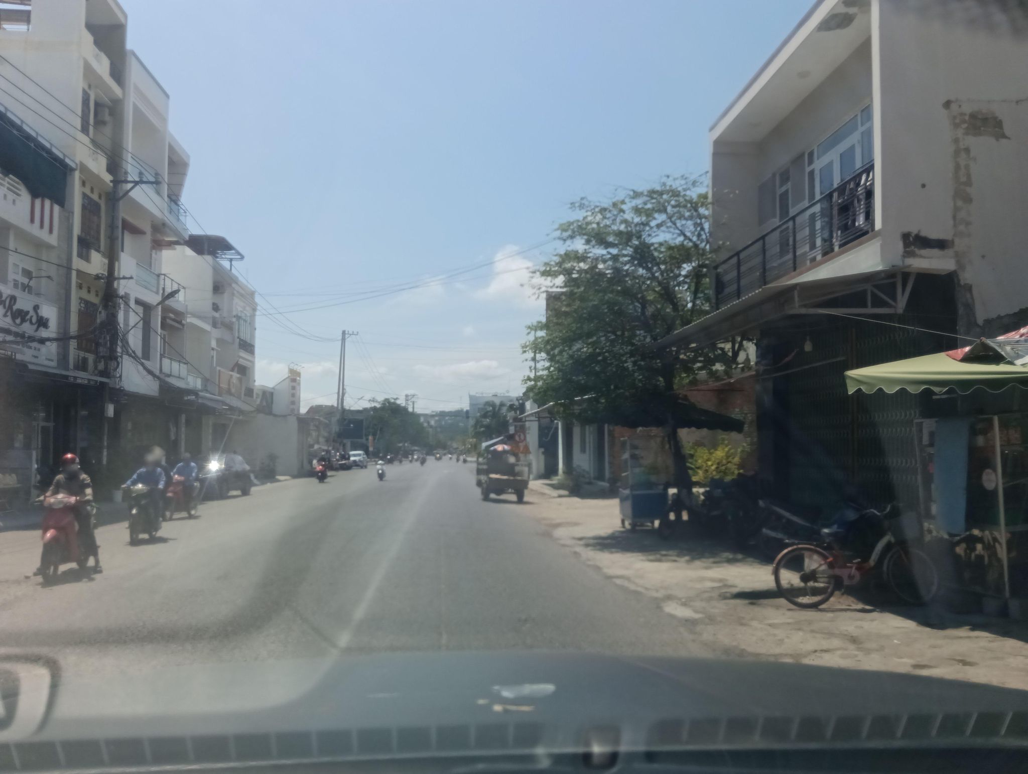Street view of Sông Cầu