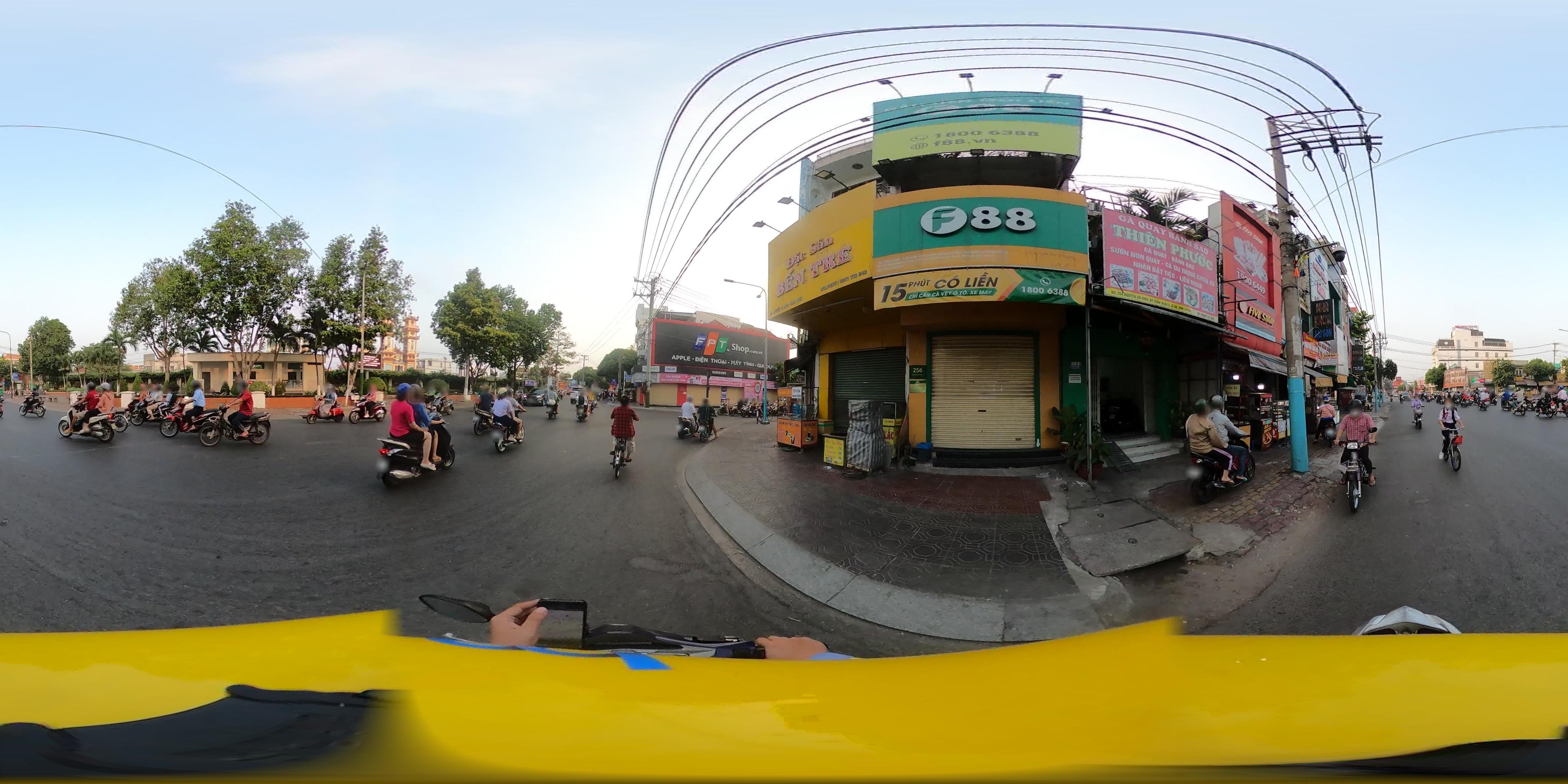 Street view of Dĩ An