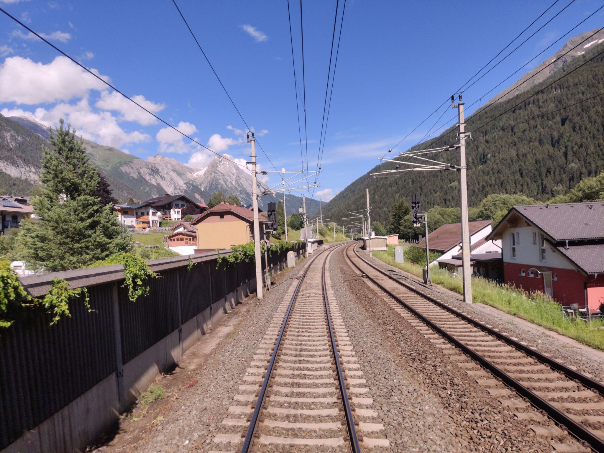Street view of Pettneu