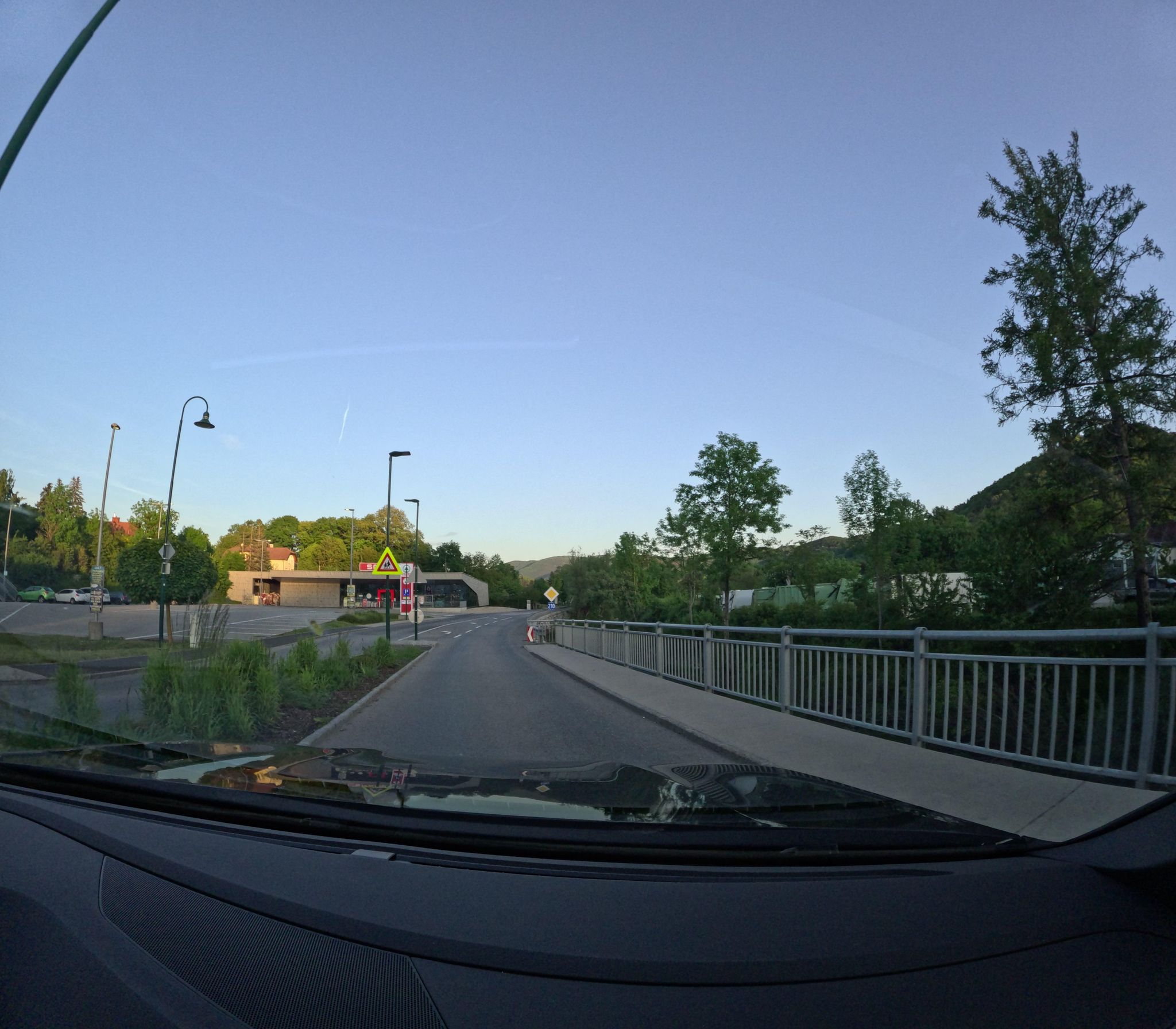 Street view of Alland