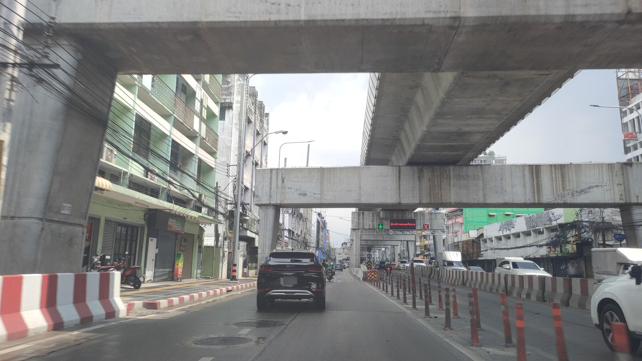 Street view of Bang Khun Si
