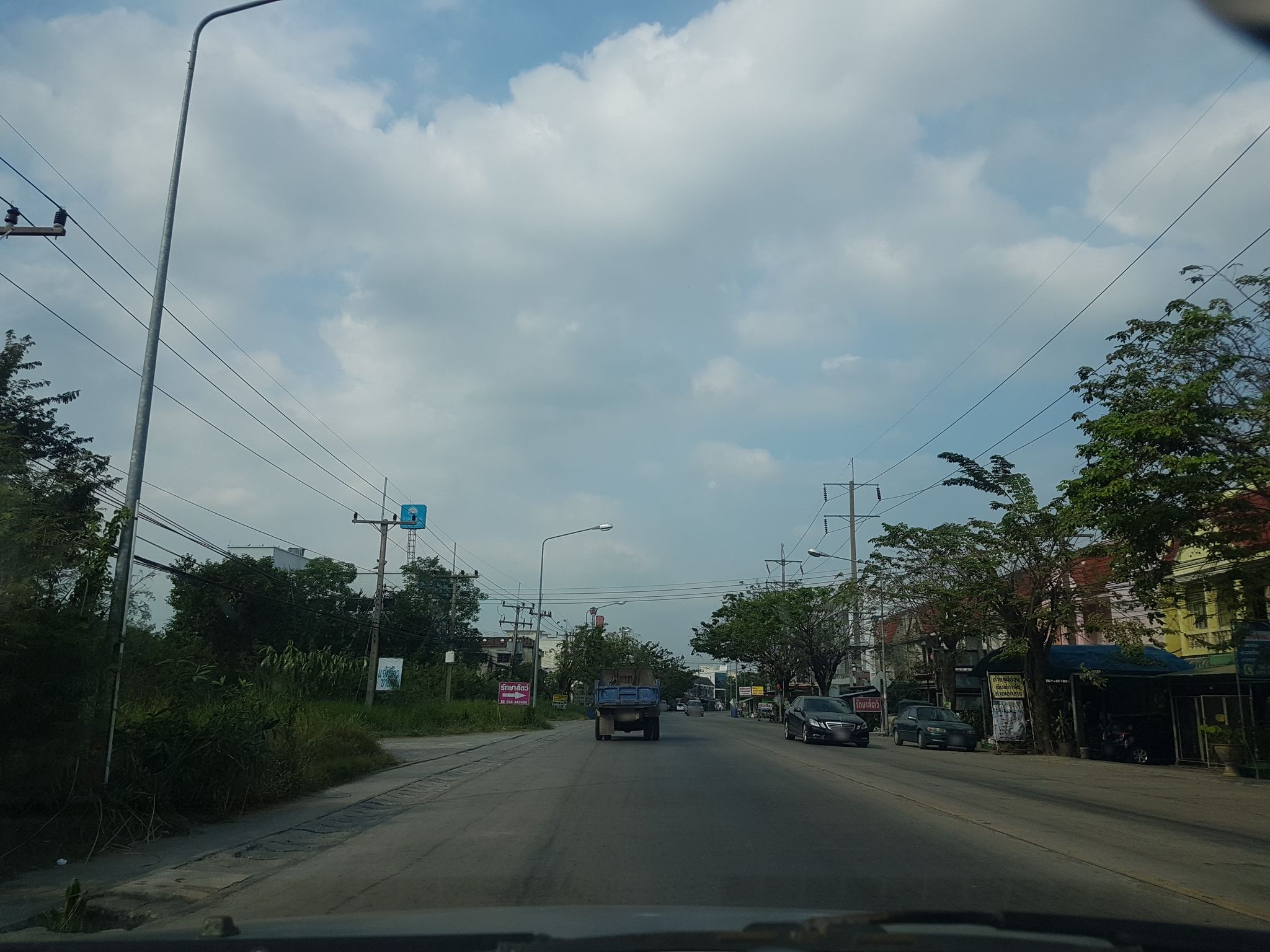 Street view of Tha Ruea