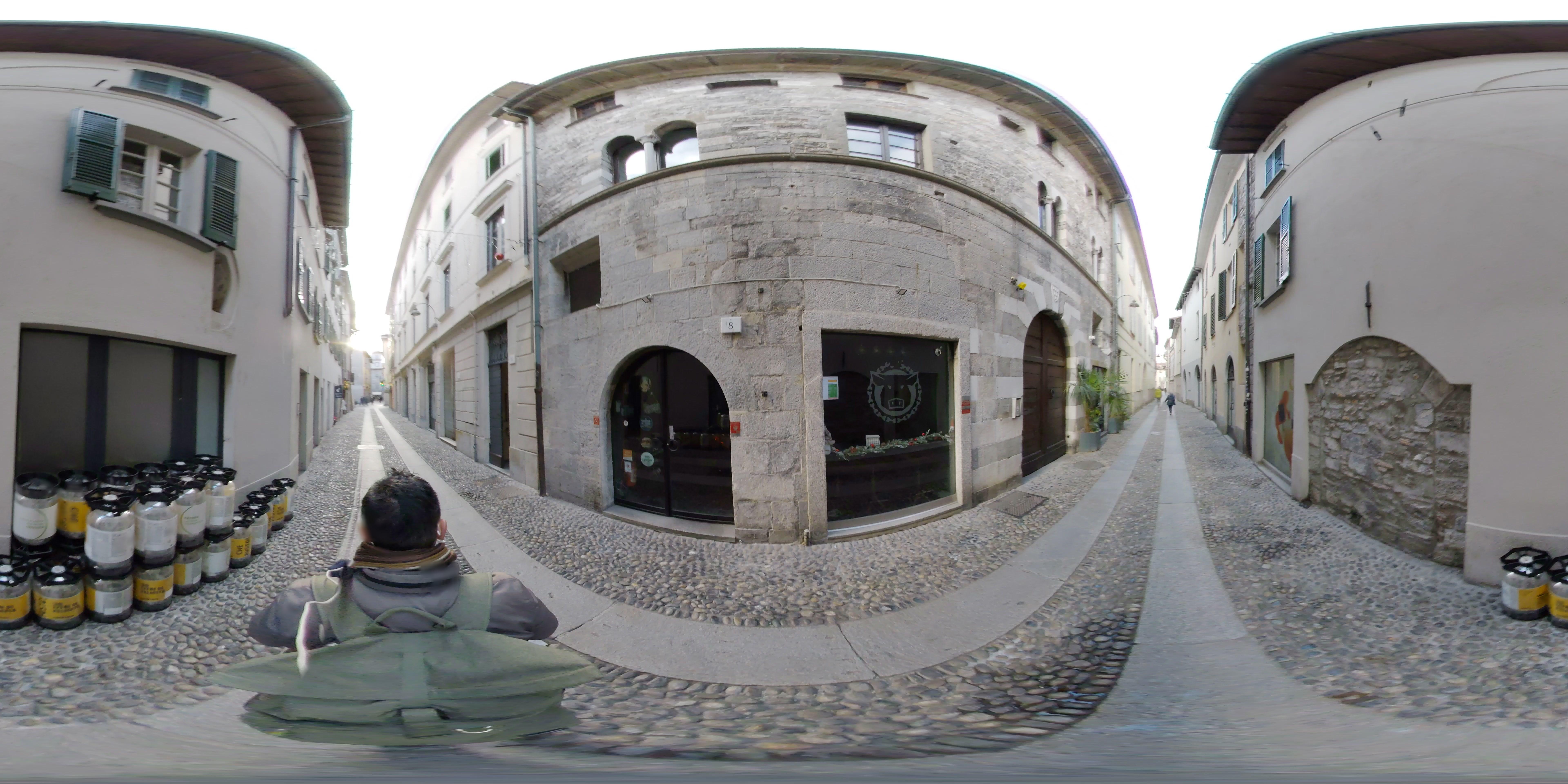Street view of Como