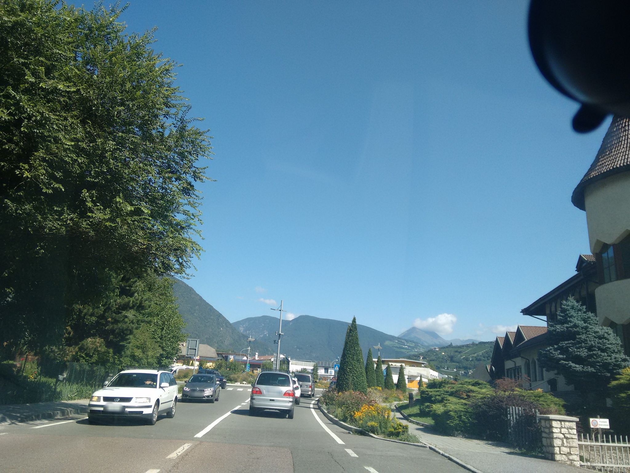 Street view of Leone-Santa Elisabetta