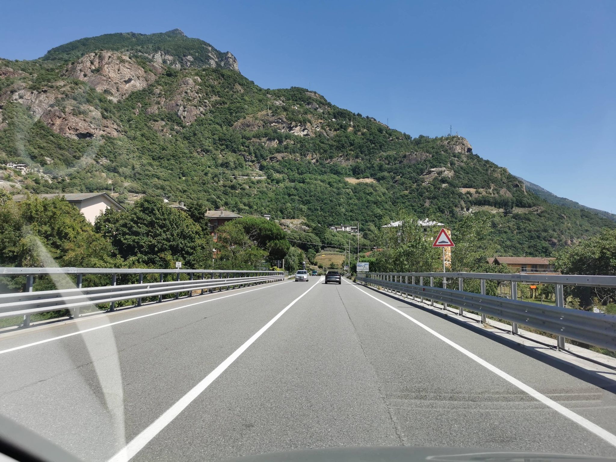 Street view of Pont-Saint-Martin