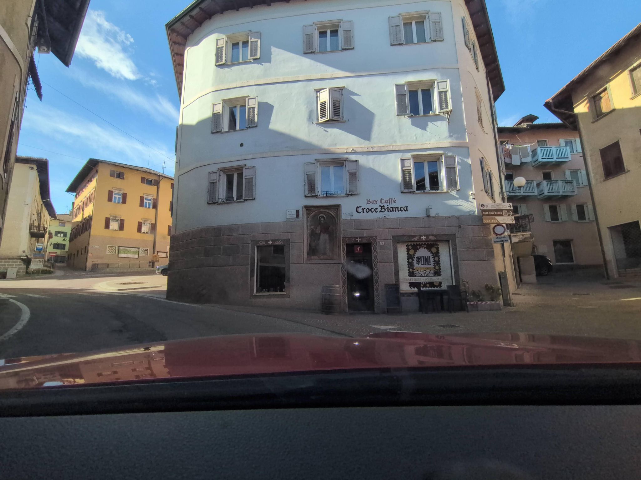 Street view of Fondo