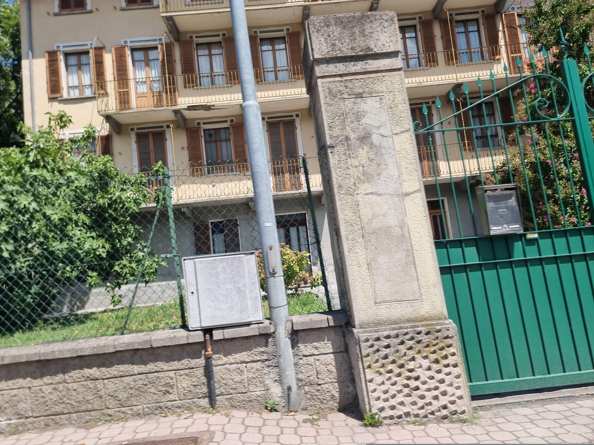 Street view of Donnas