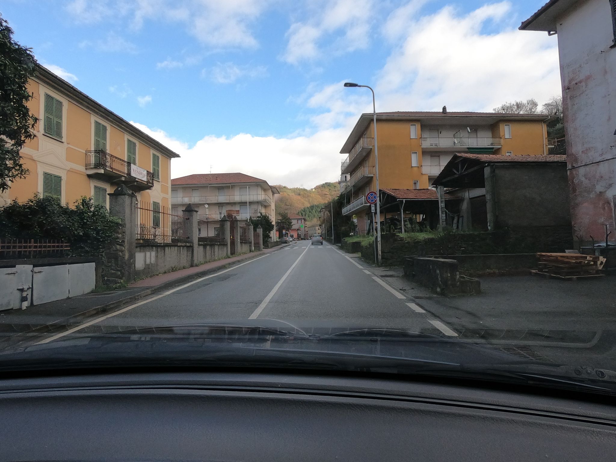 Street view of Mezzanego