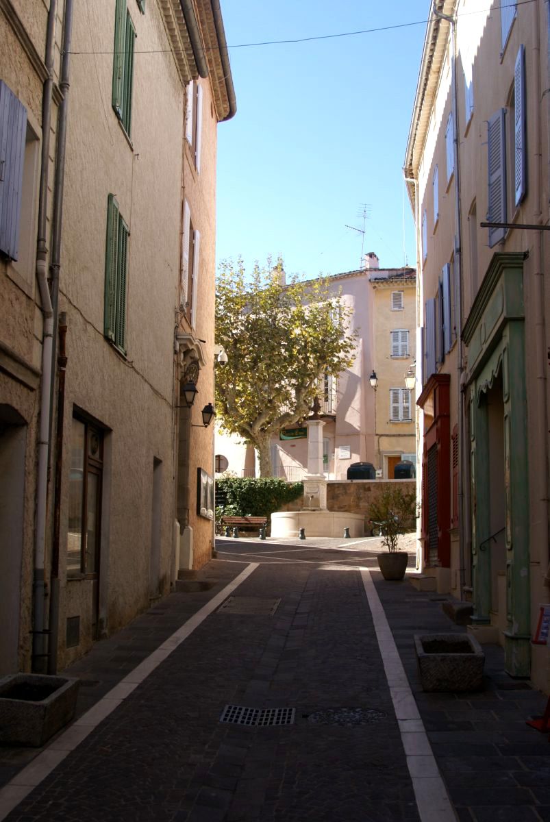 Street view of Roquebrune-sur-Argens