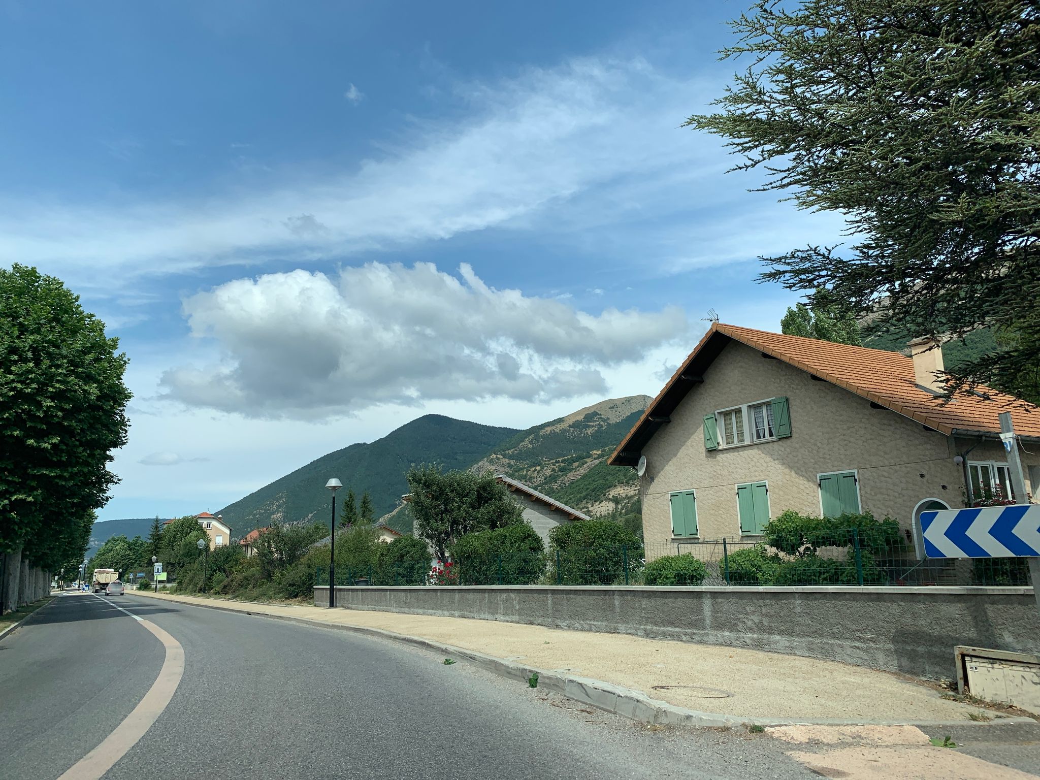 Street view of La Roche-des-Arnauds