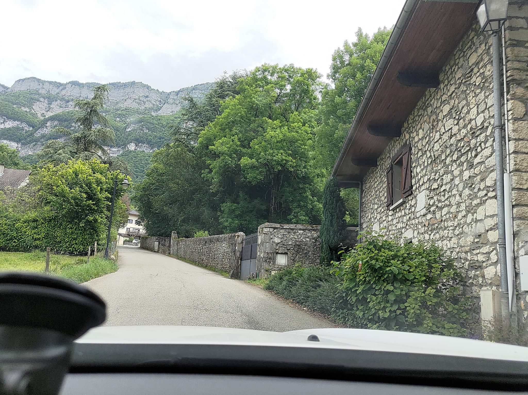 Street view of Méry