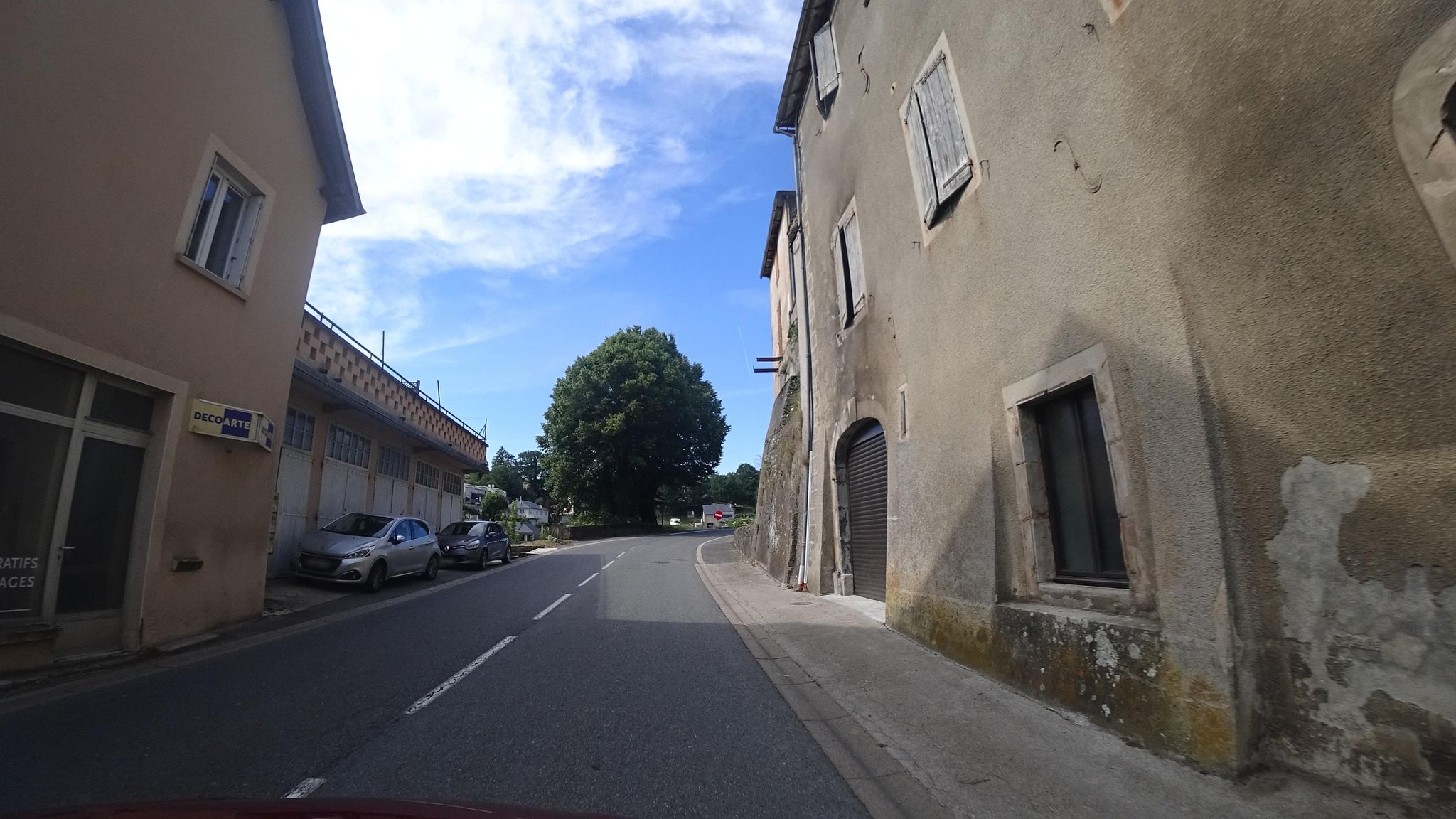 Street view of Salles-Curan