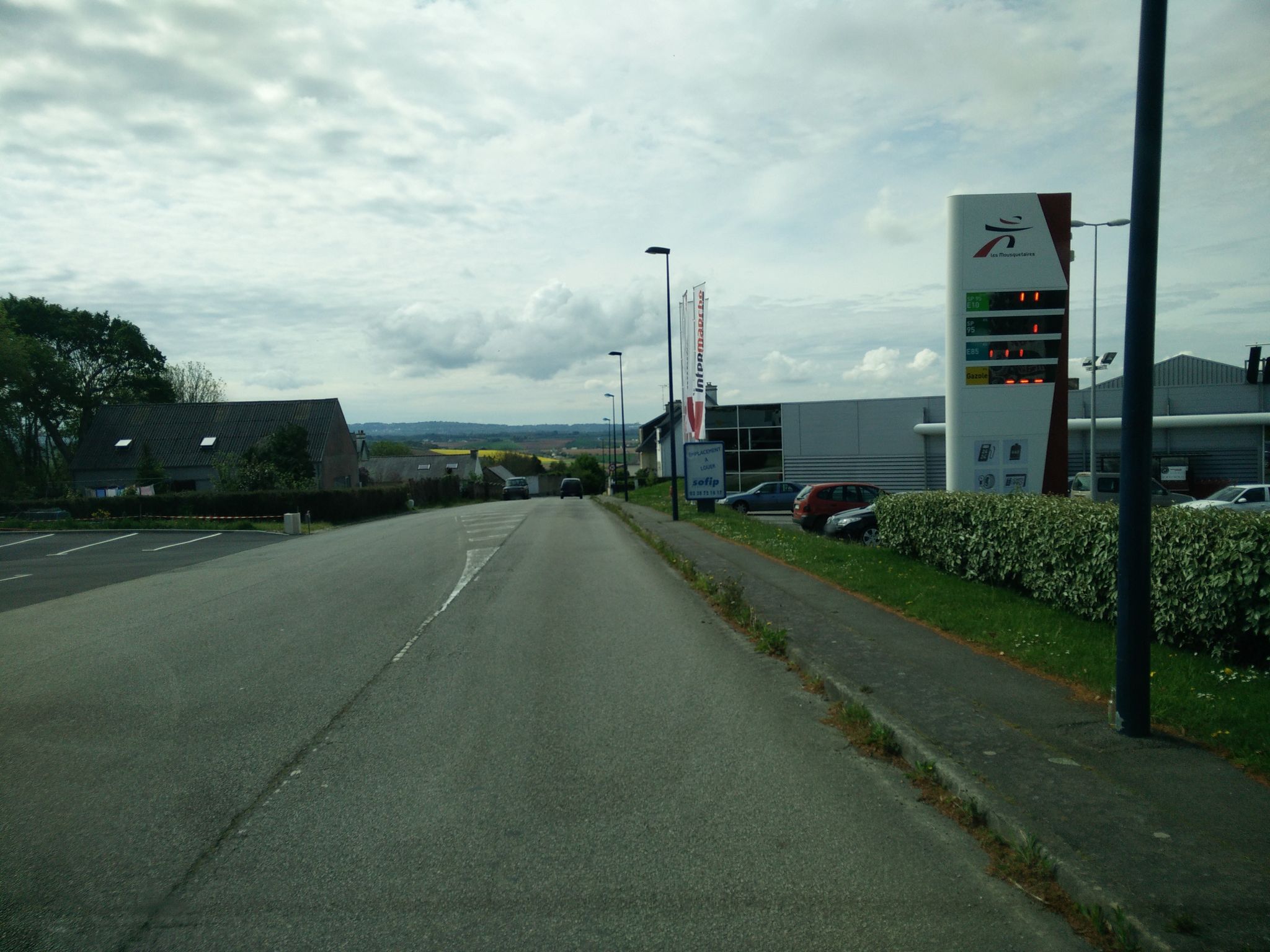 Street view of Plomodiern