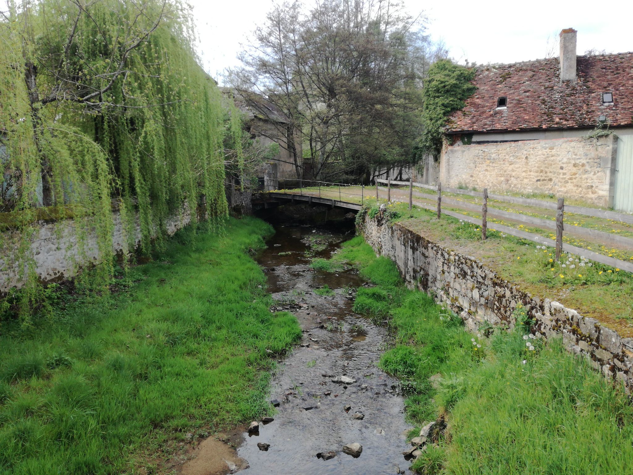 Street view of Moulins-Engilbert