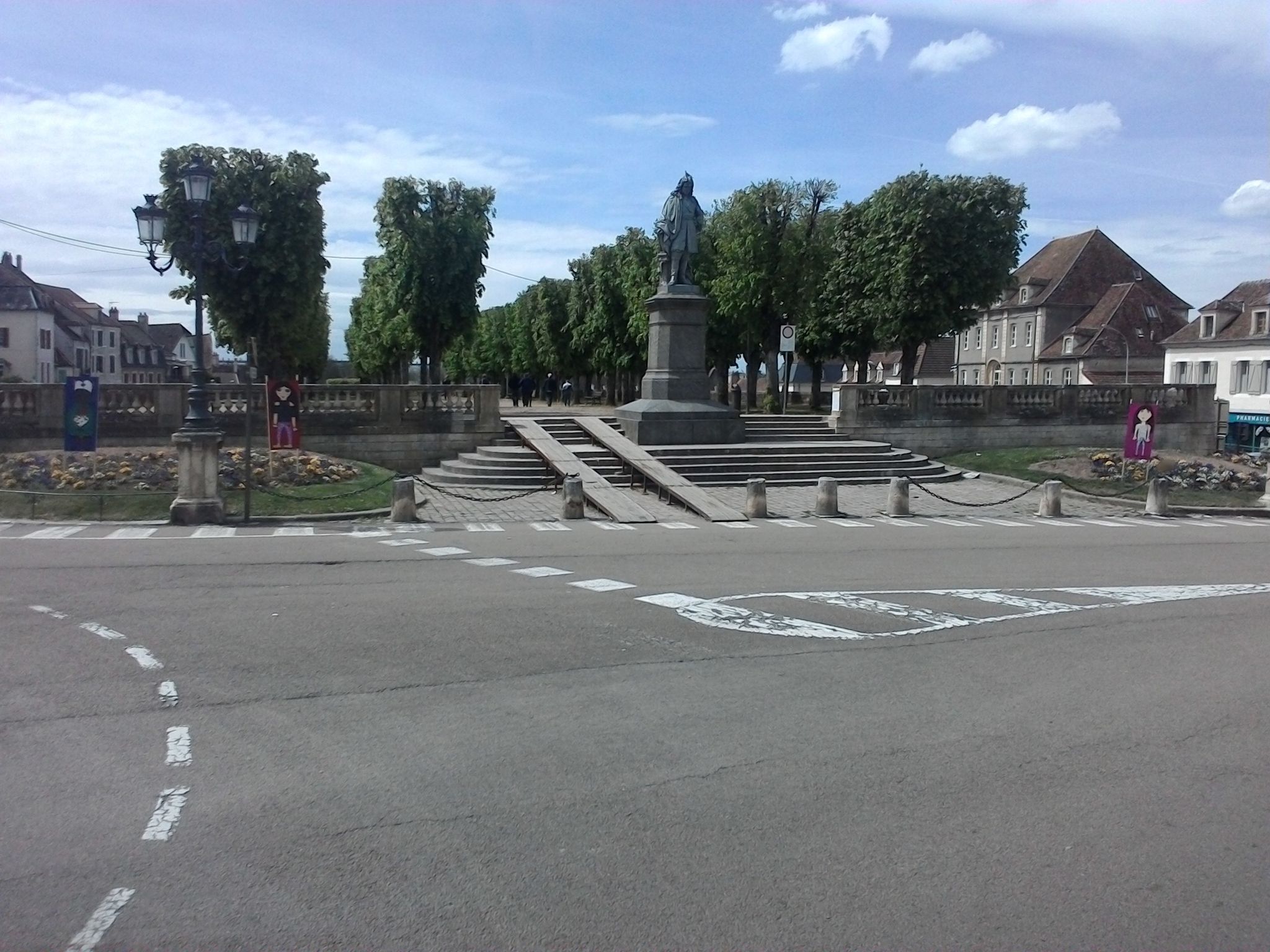 Street view of Avallon