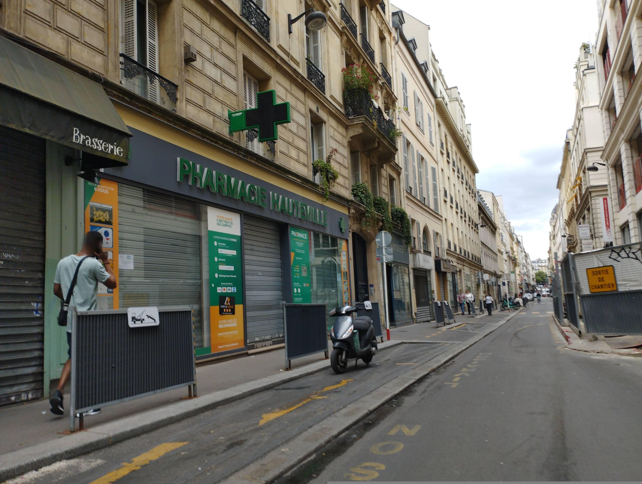 Street view of Porte Saint-Denis