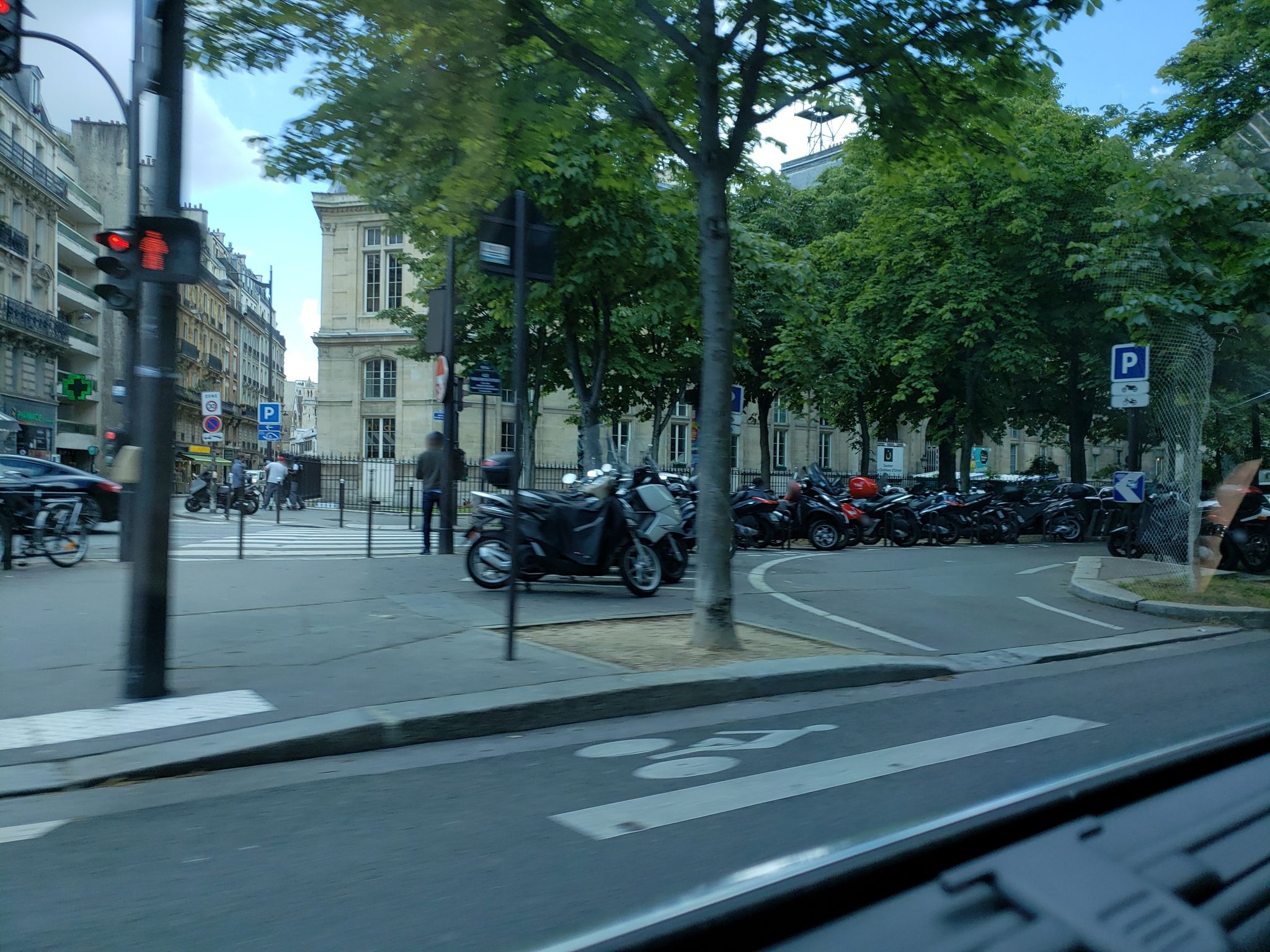 Street view of Paris 16 Passy