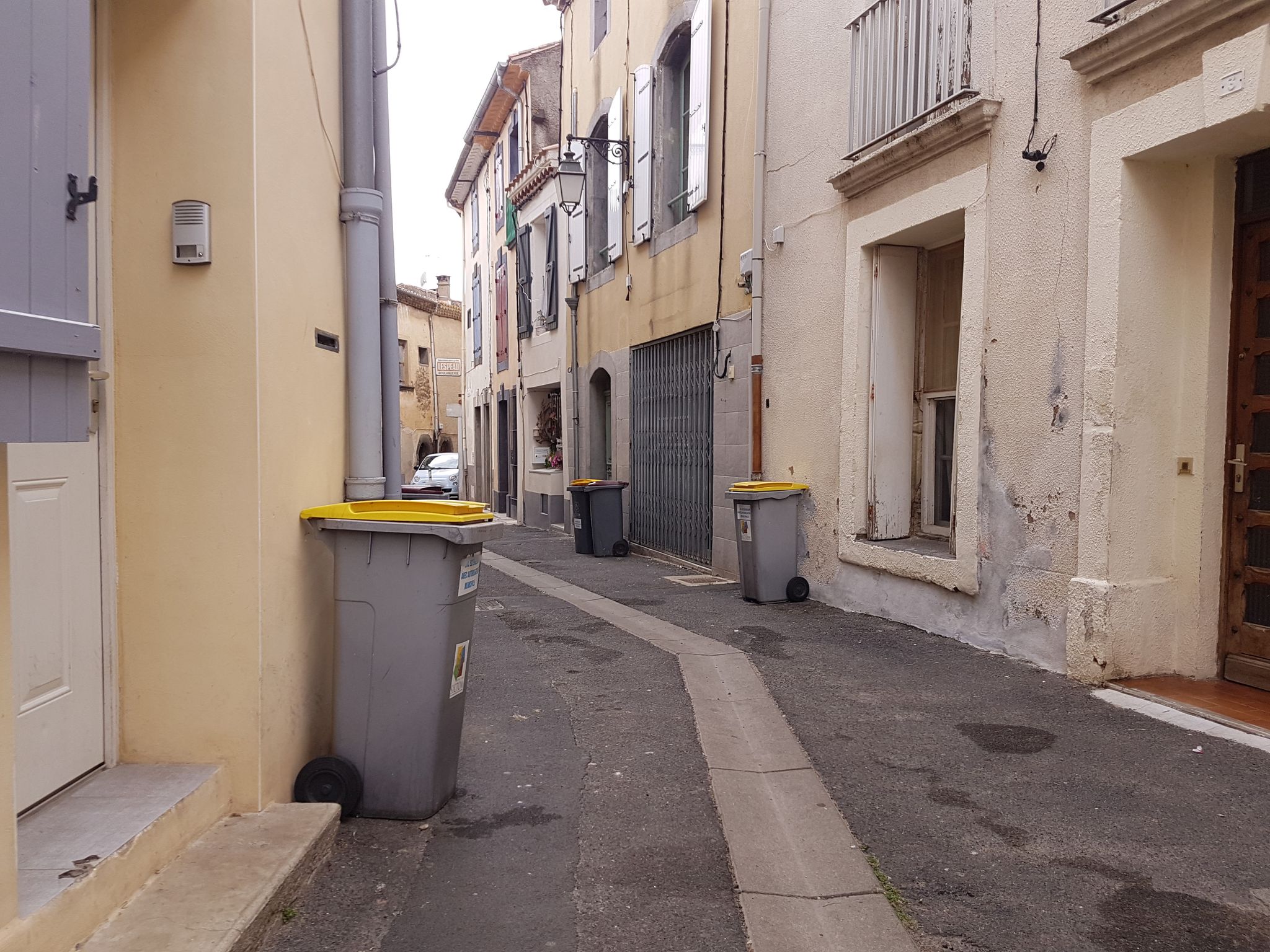 Street view of Vias
