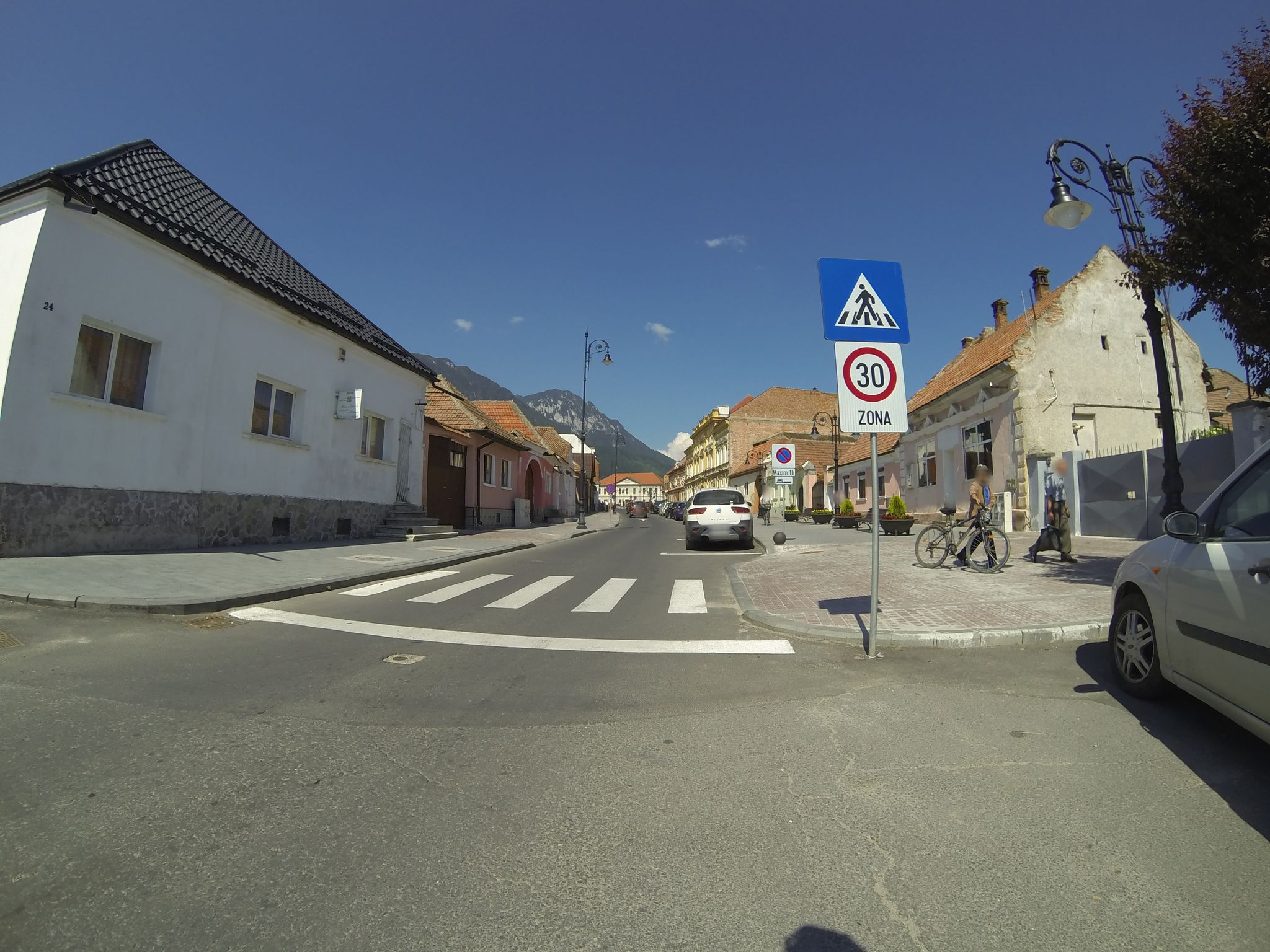 Street view of Zărnești