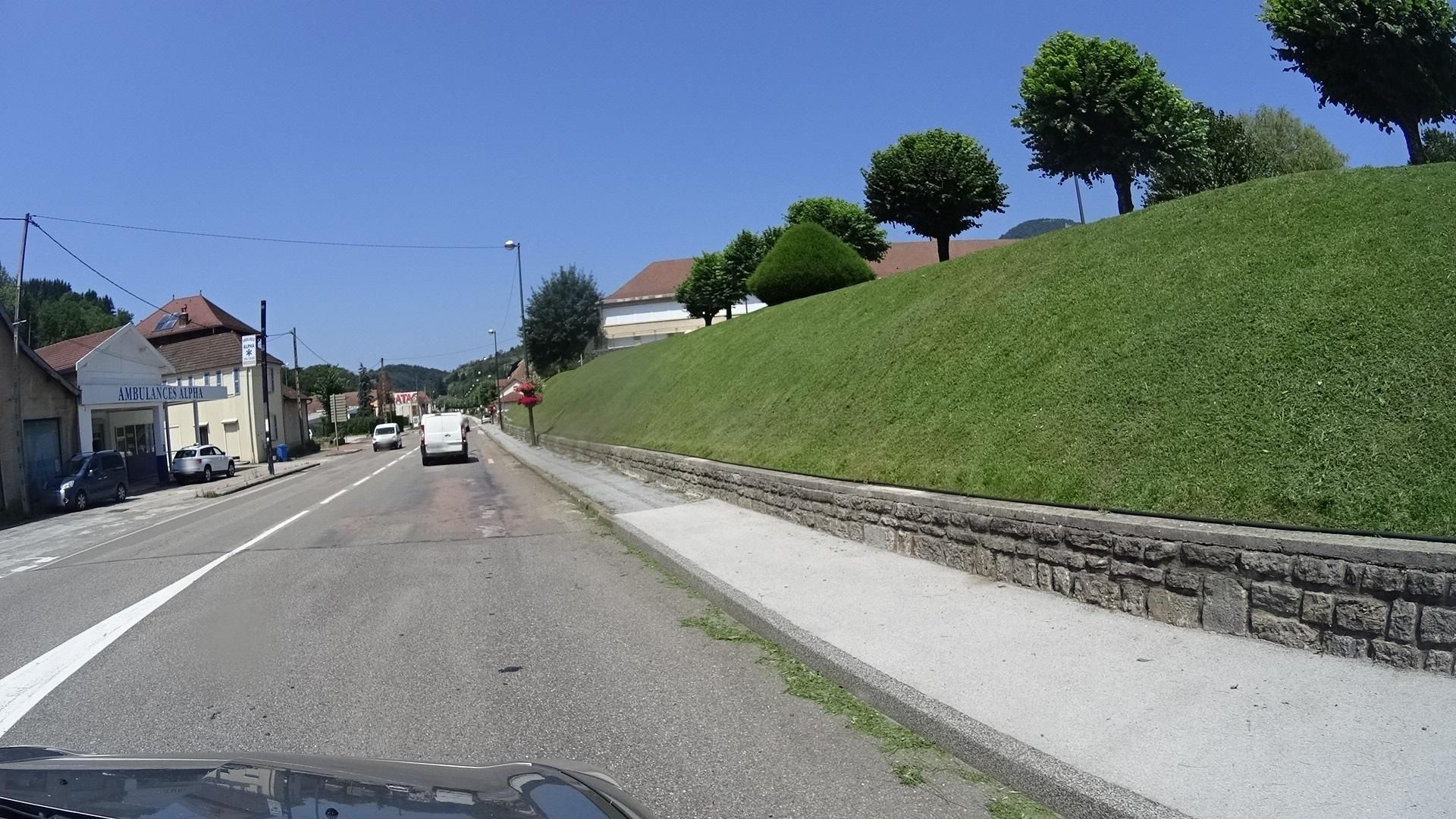 Street view of Salins-les-Bains