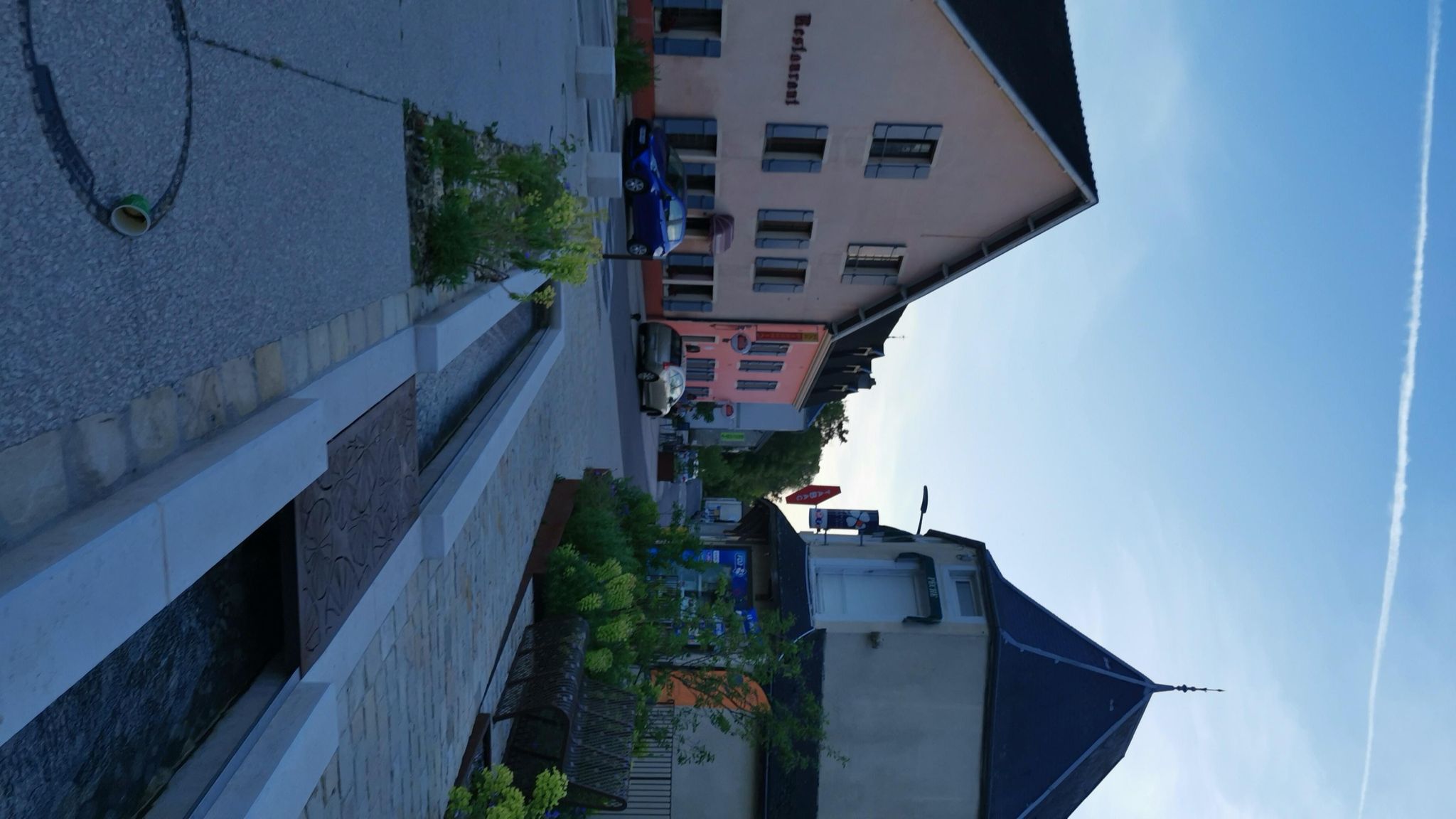 Street view of Pouilly-en-Auxois