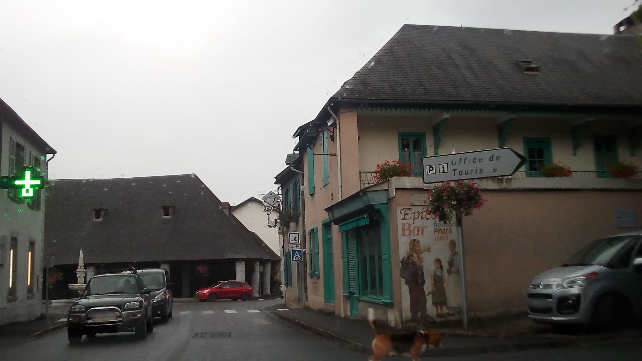 Street view of Campan