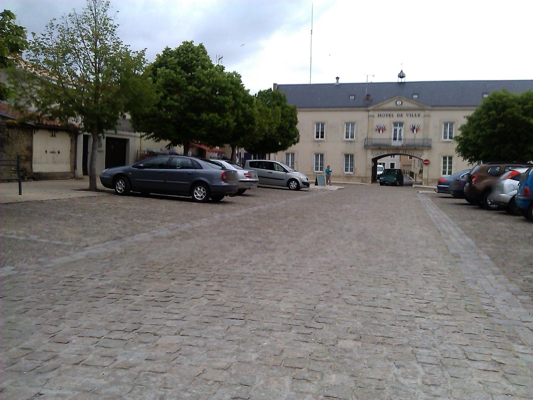 Street view of Lussac-les-Châteaux