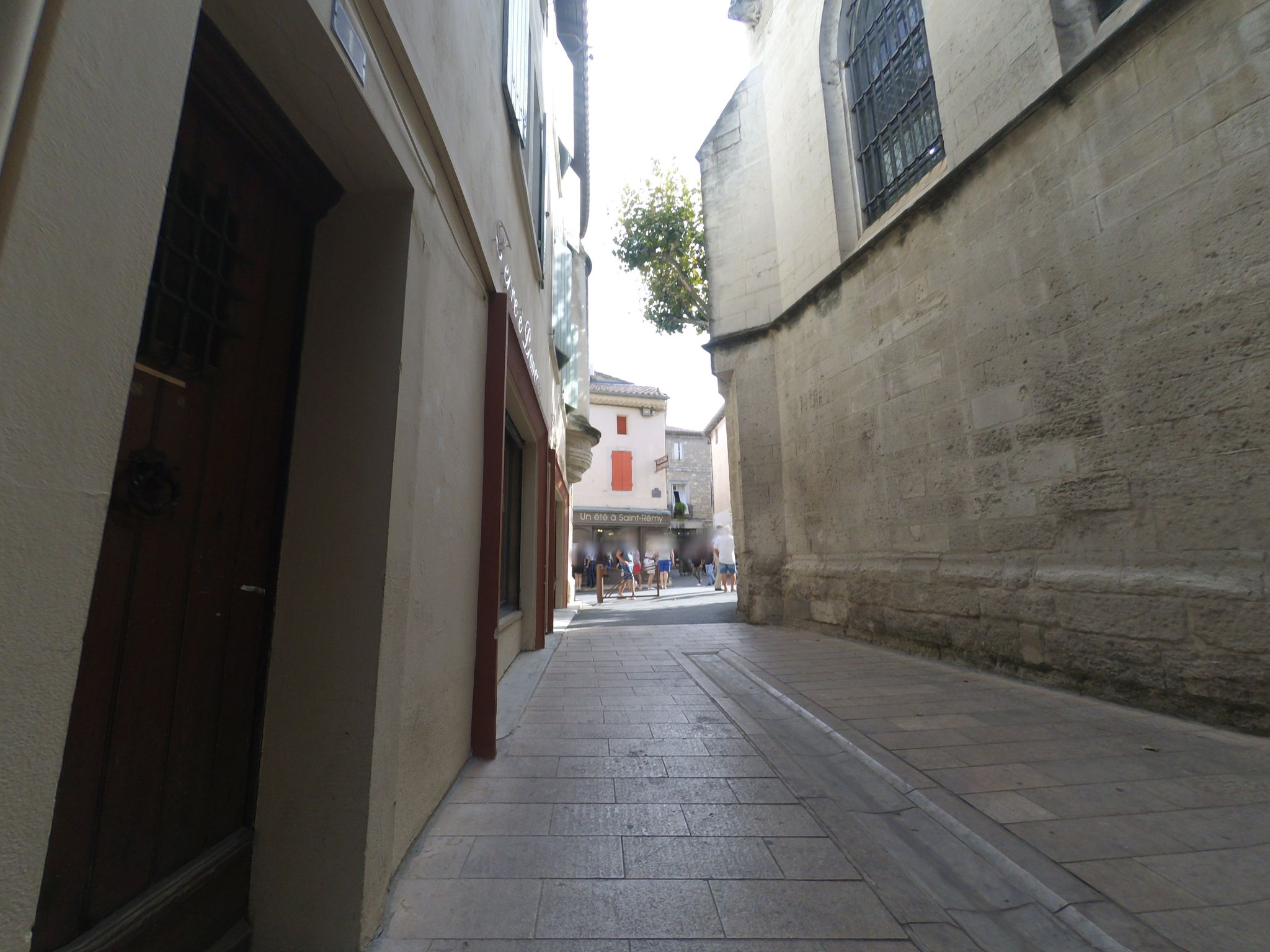 Street view of Saint-Rémy-de-Provence