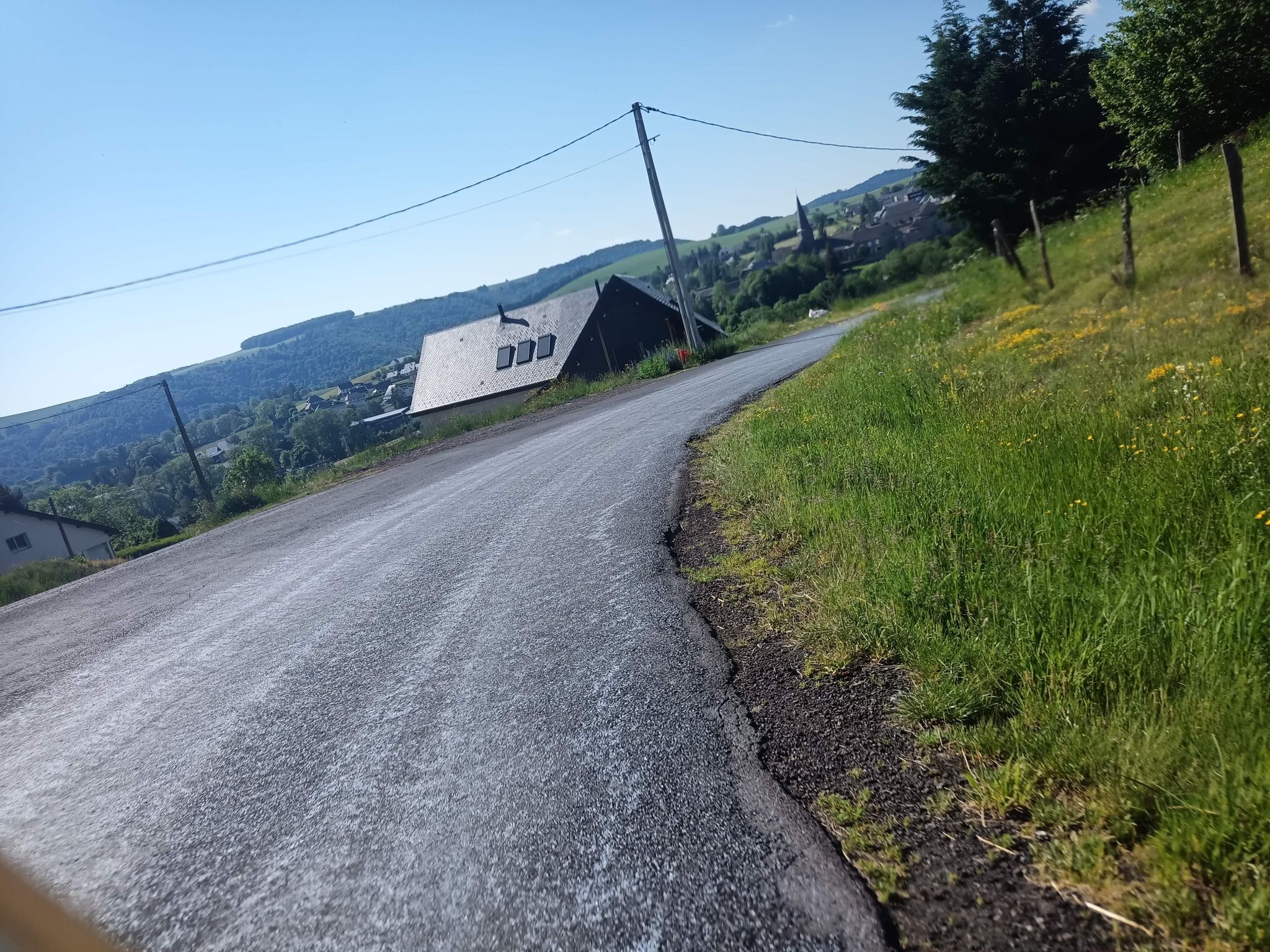 Street view of Besse-et-Saint-Anastaise