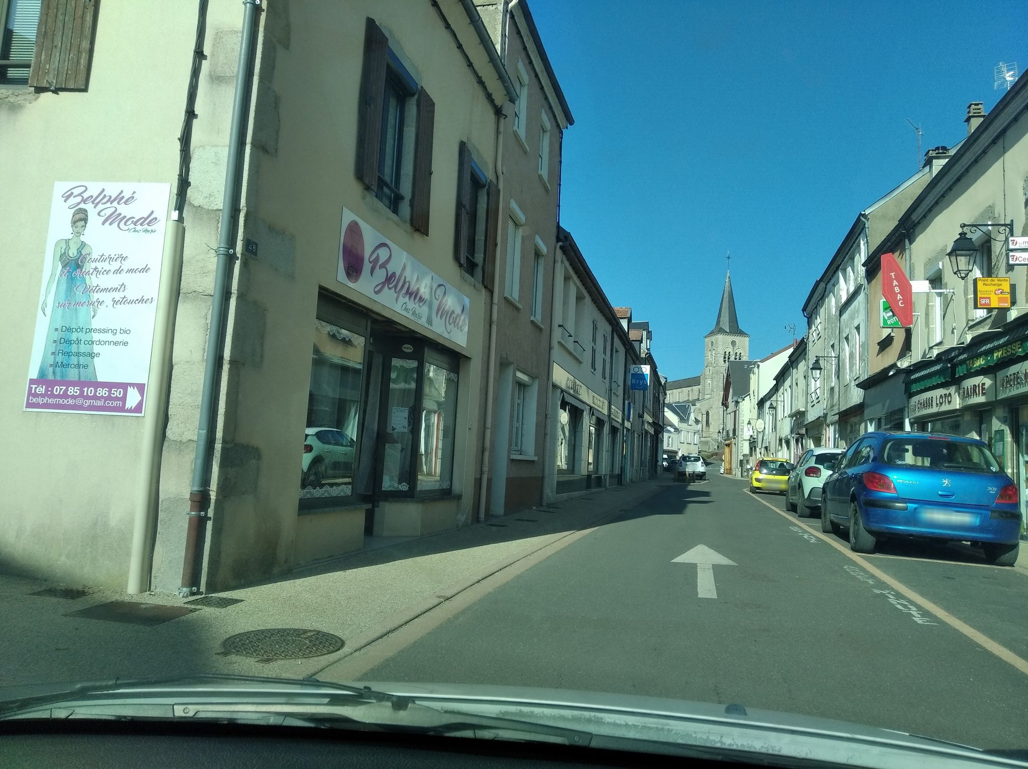 Street view of Le Mayet-de-Montagne