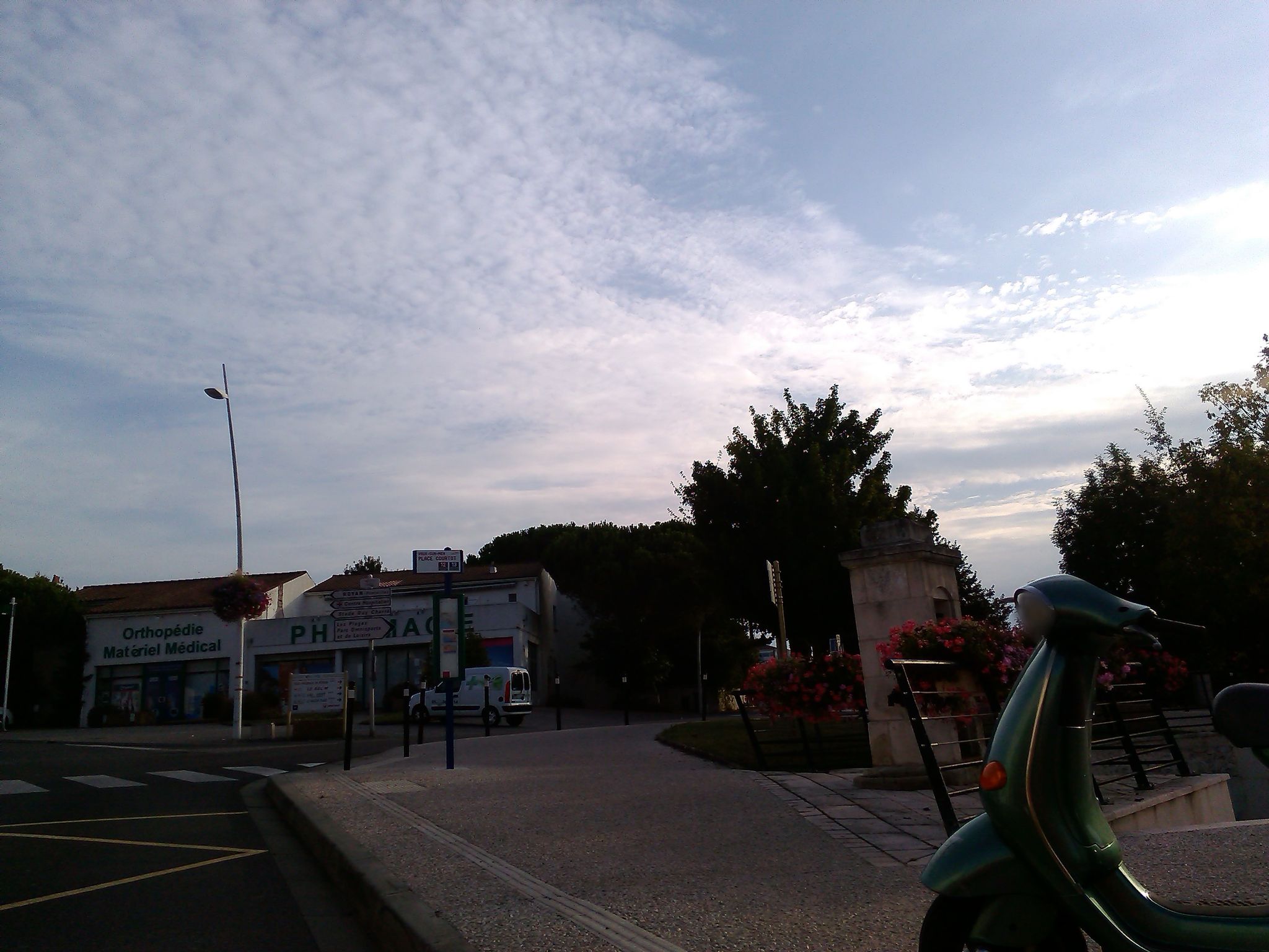 Street view of Vaux-sur-Mer