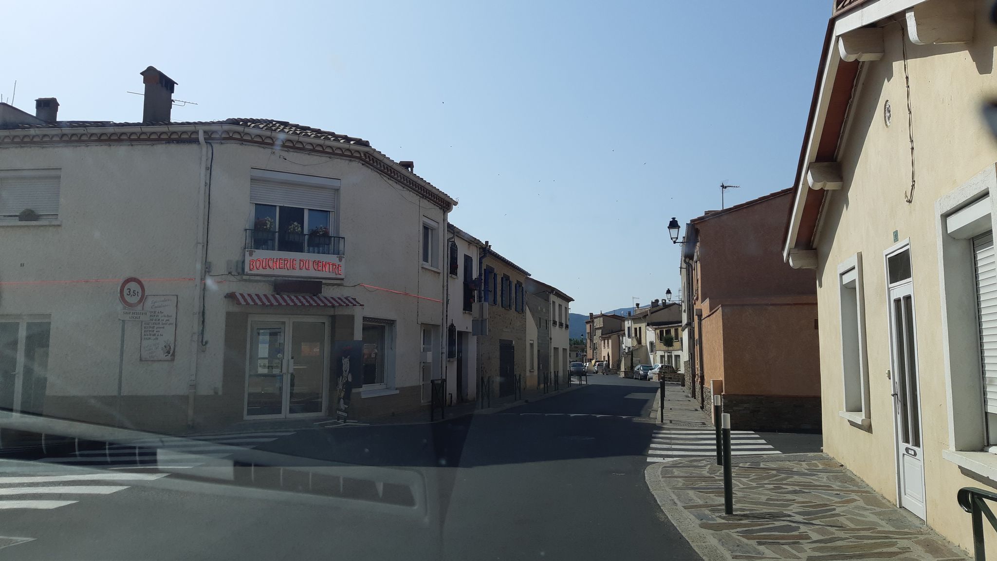 Street view of St. Jean-Pla-de-Corts