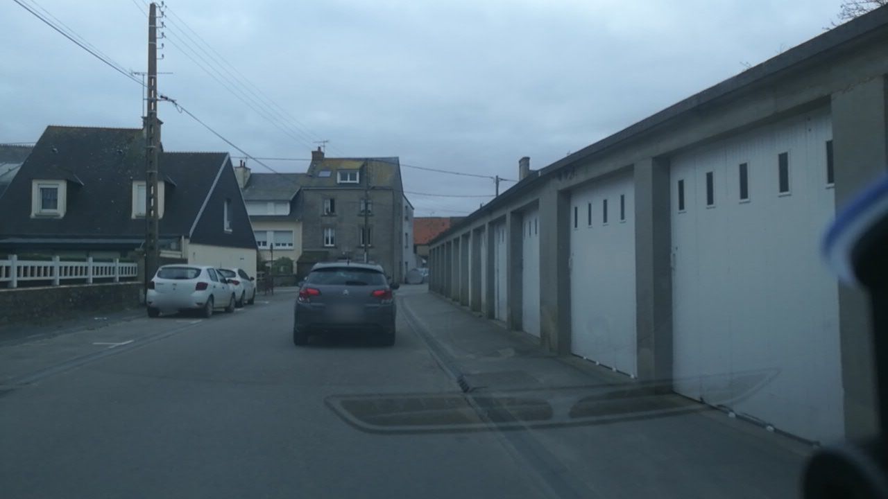 Street view of Saint-Vaast-la-Hougue