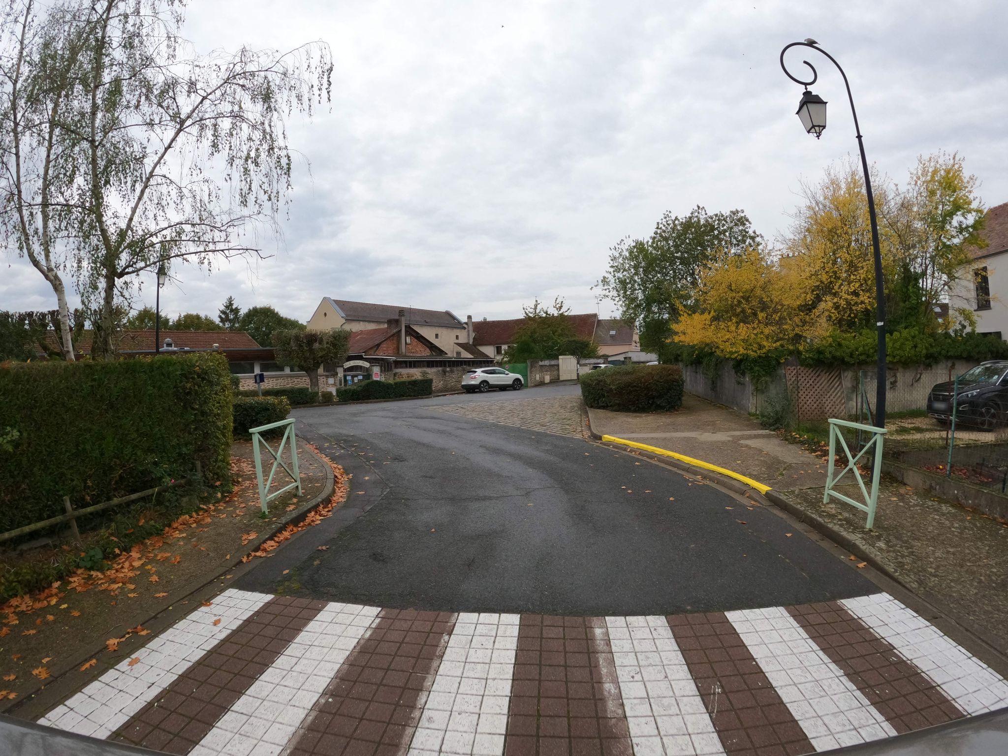 Street view of Villeneuve-le-Comte
