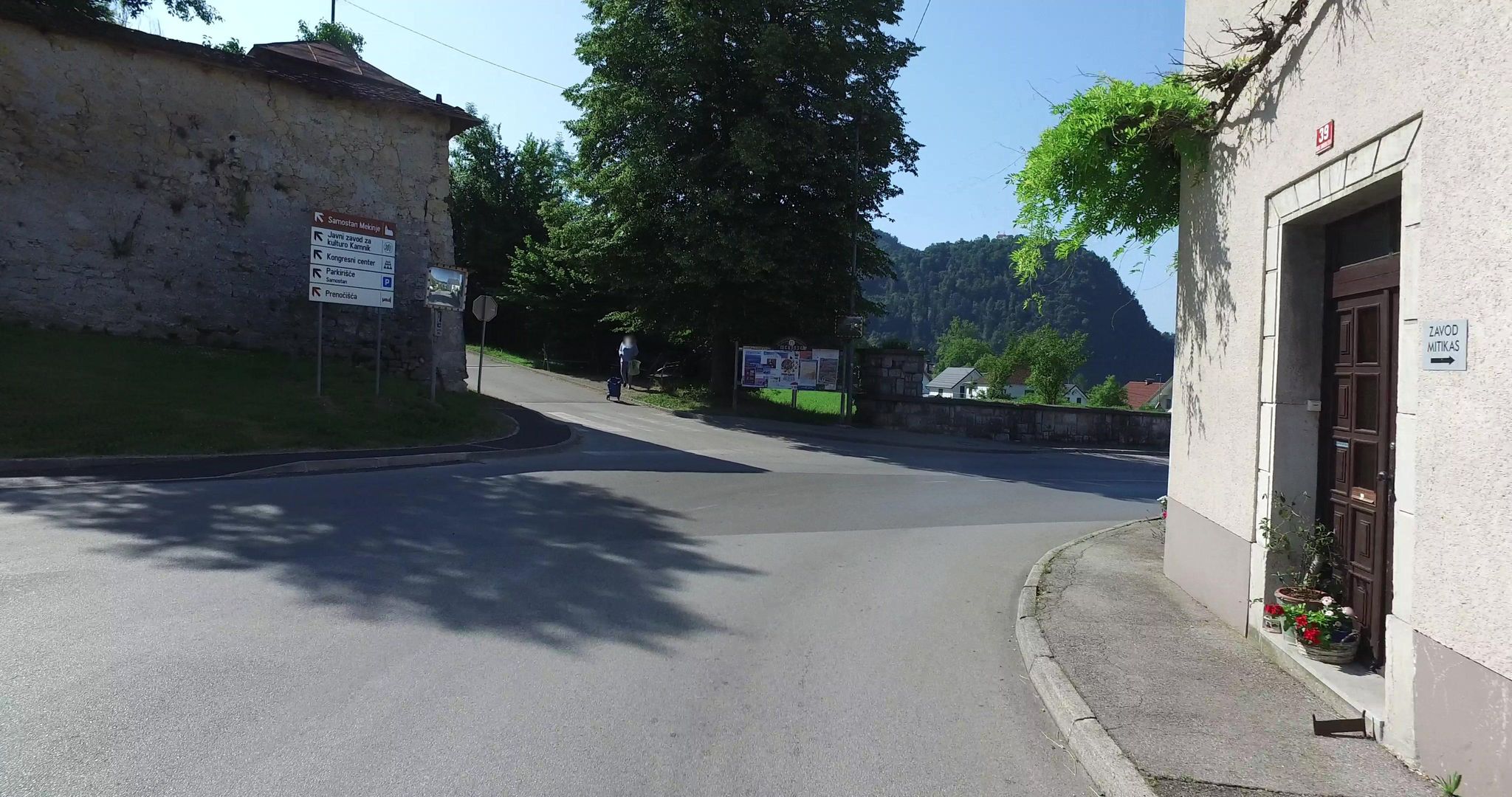 Street view of Mekinje