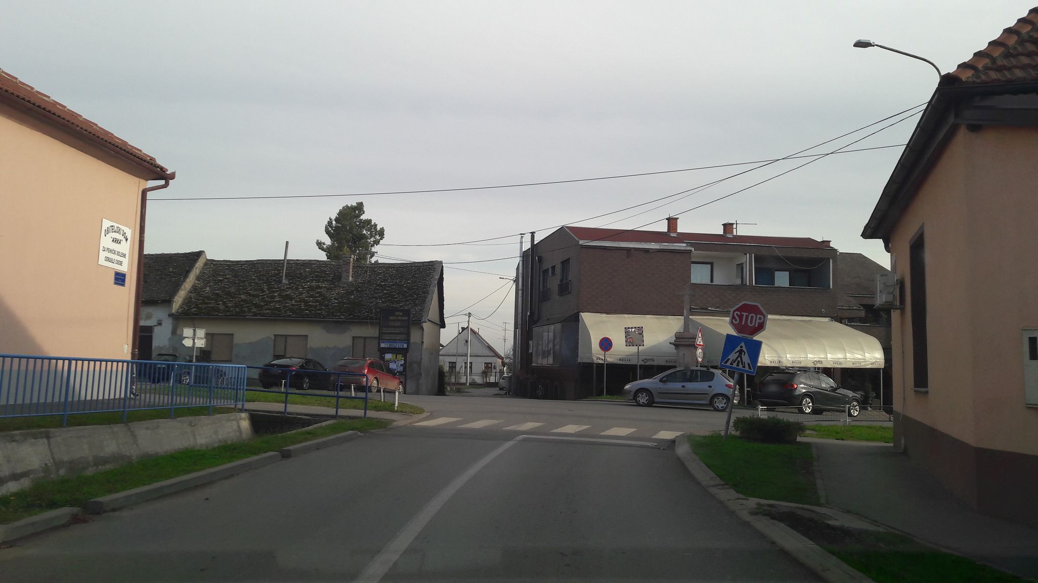 Street view of Kneževi Vinogradi