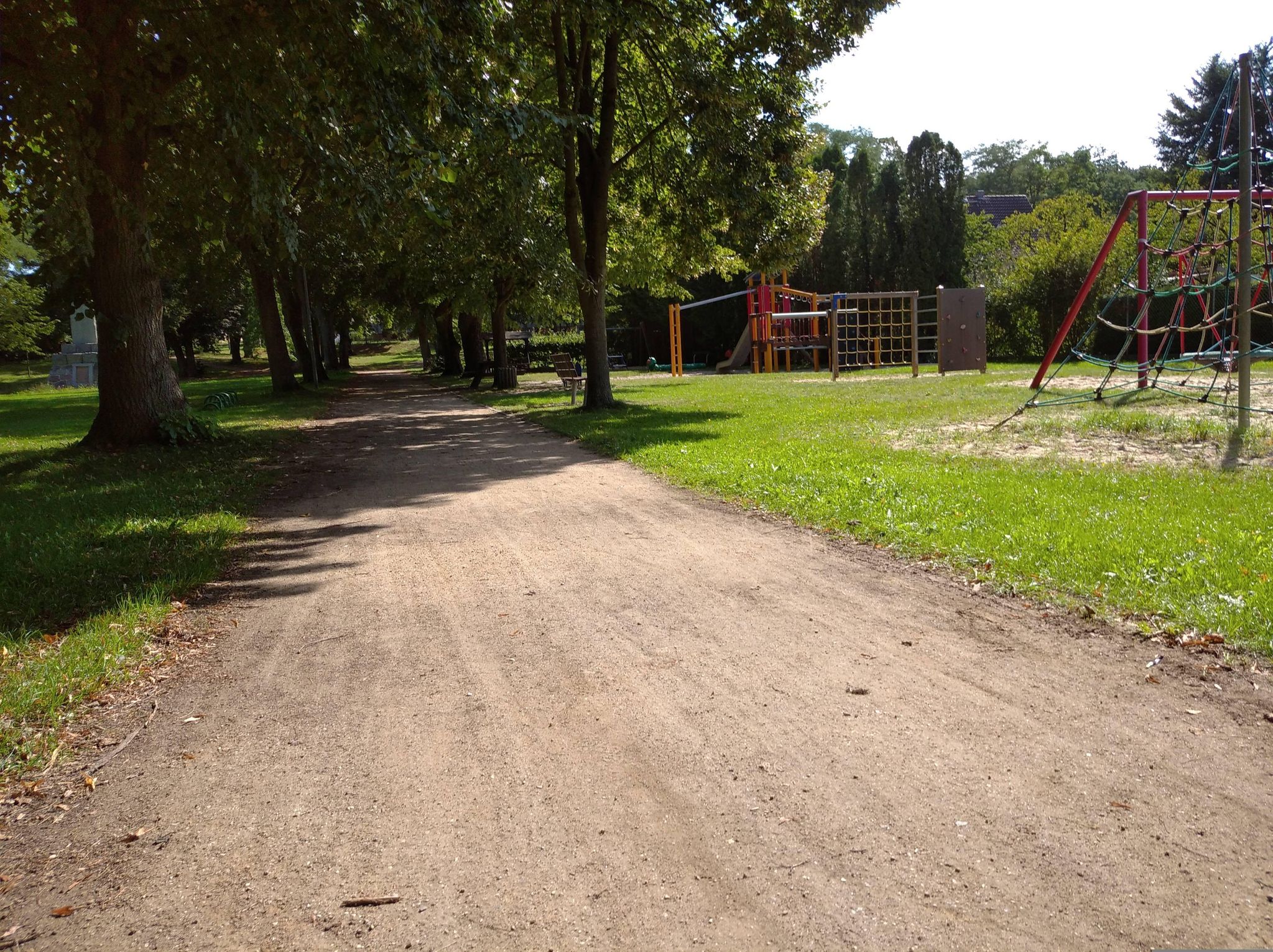Street view of Lindow