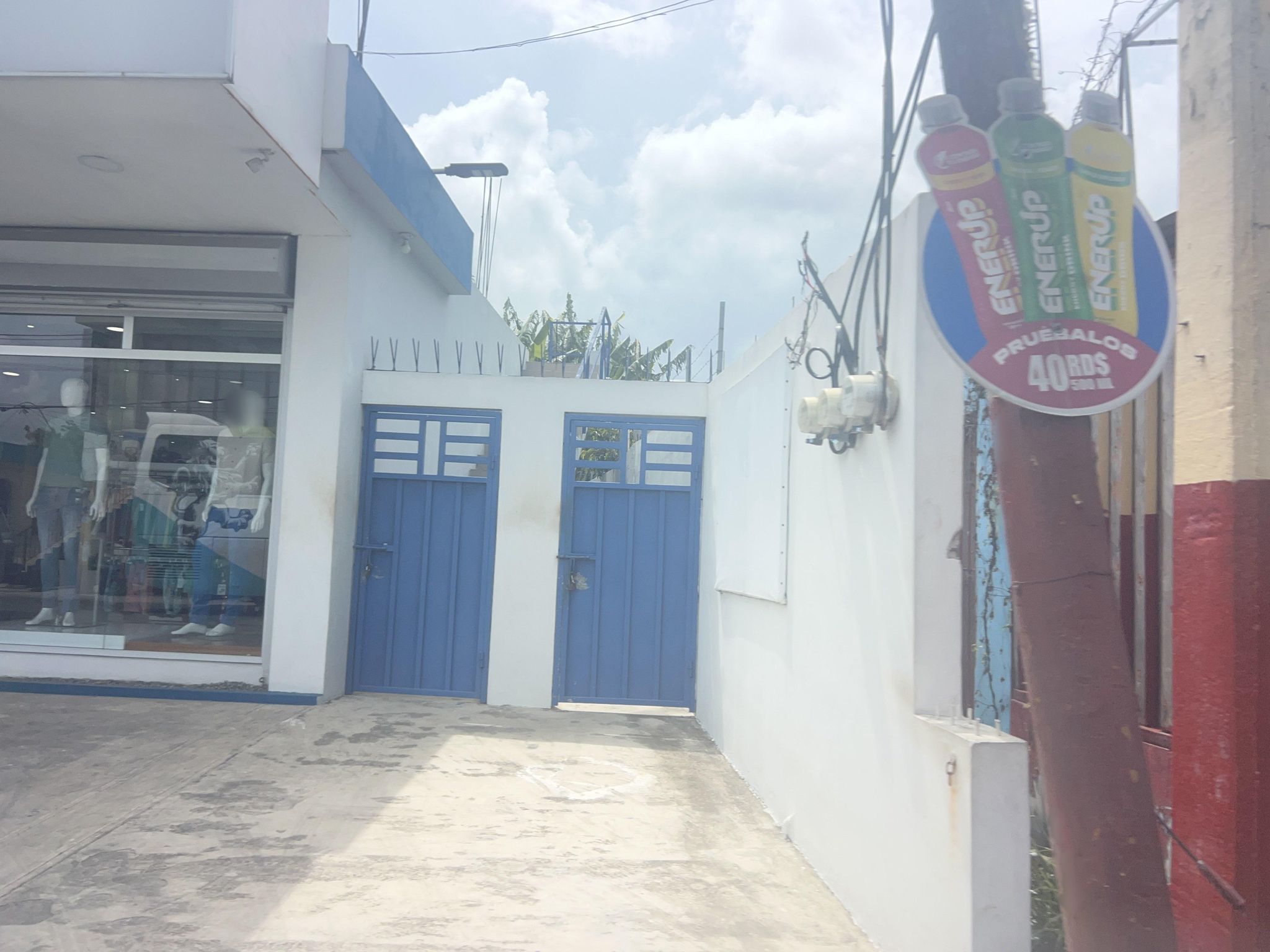 Street view of Otra Banda