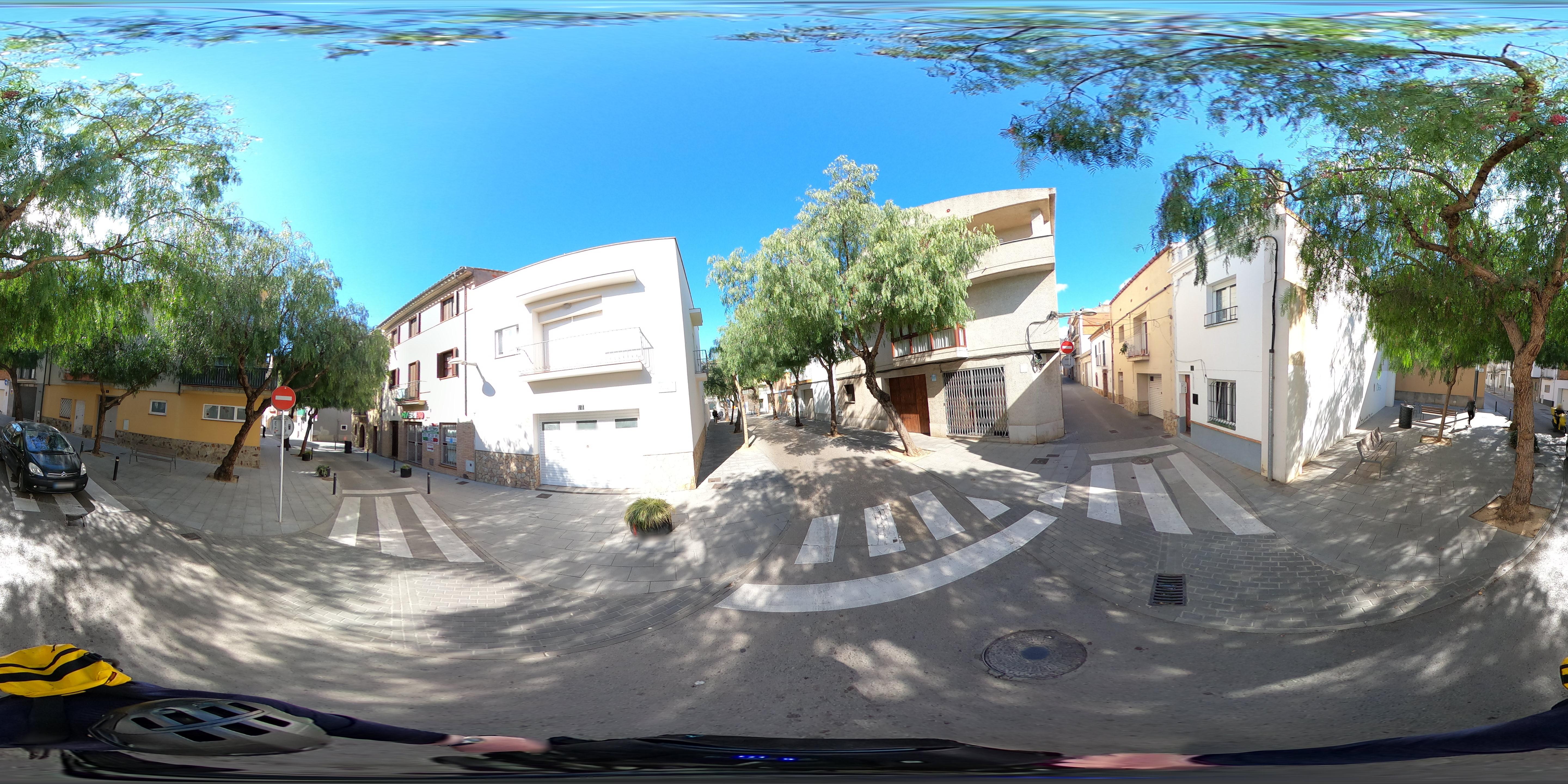 Street view of Roses